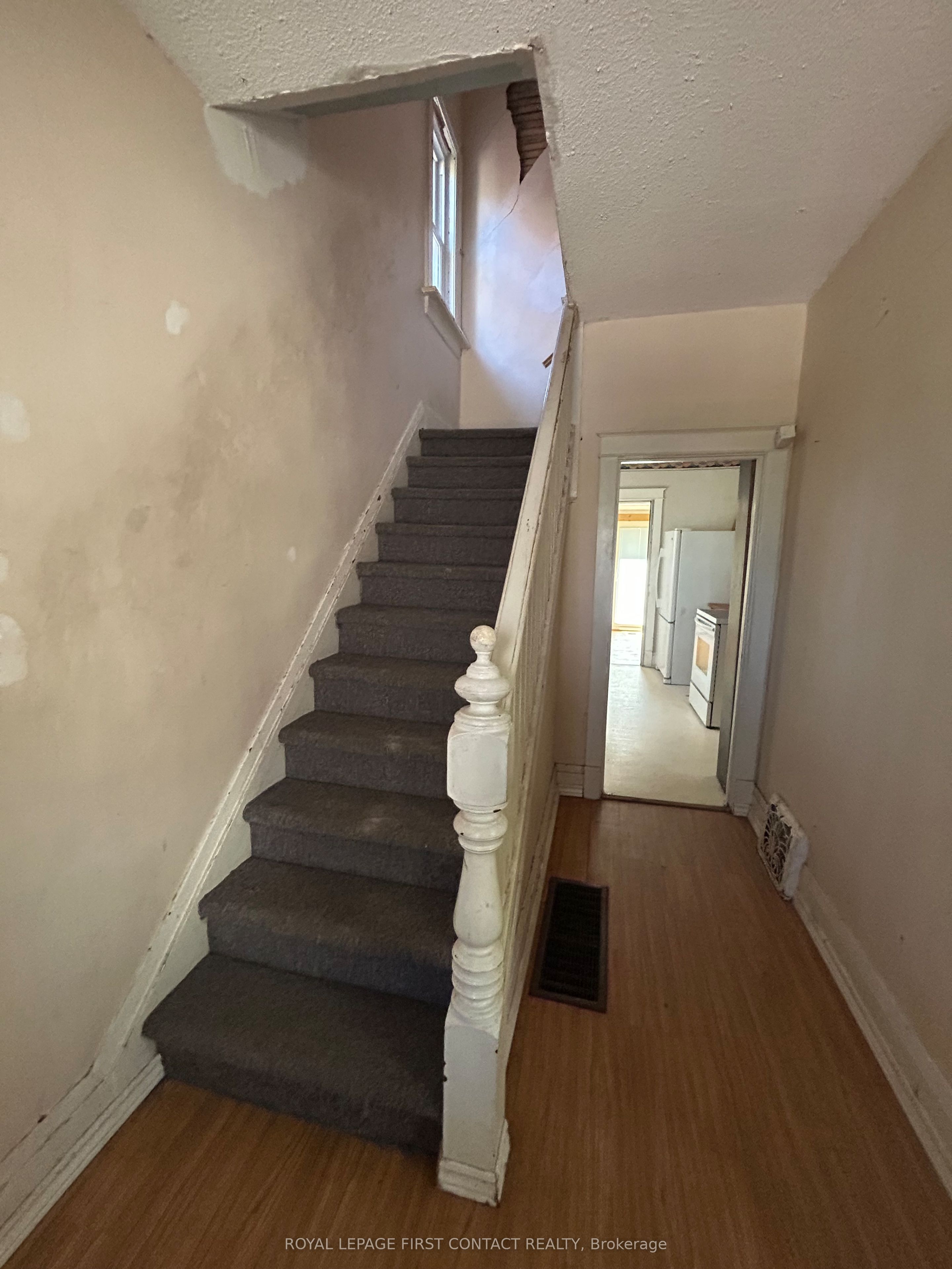 1068 1st A Avenue W, Owen Sound, ON N4K 4K6 photo 3