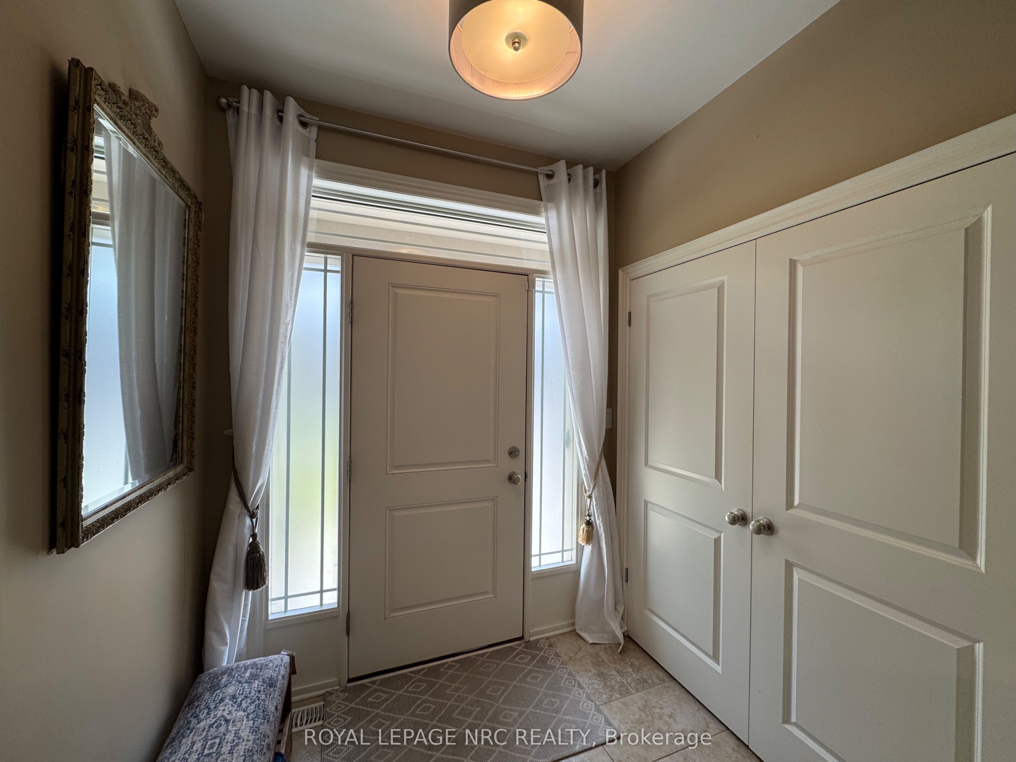 6186 Dorchester Road 2, Niagara Falls, ON L2G 5T2 photo 2