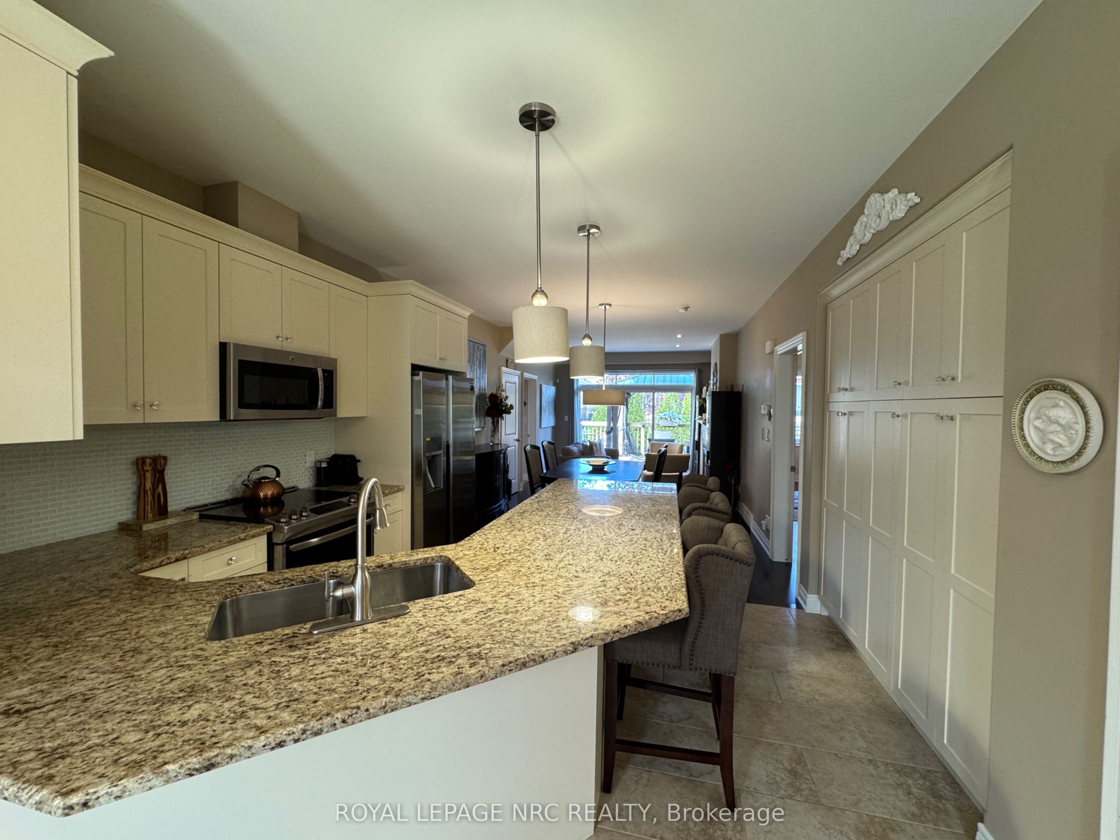 6186 Dorchester Road 2, Niagara Falls, ON L2G 5T2 photo 4