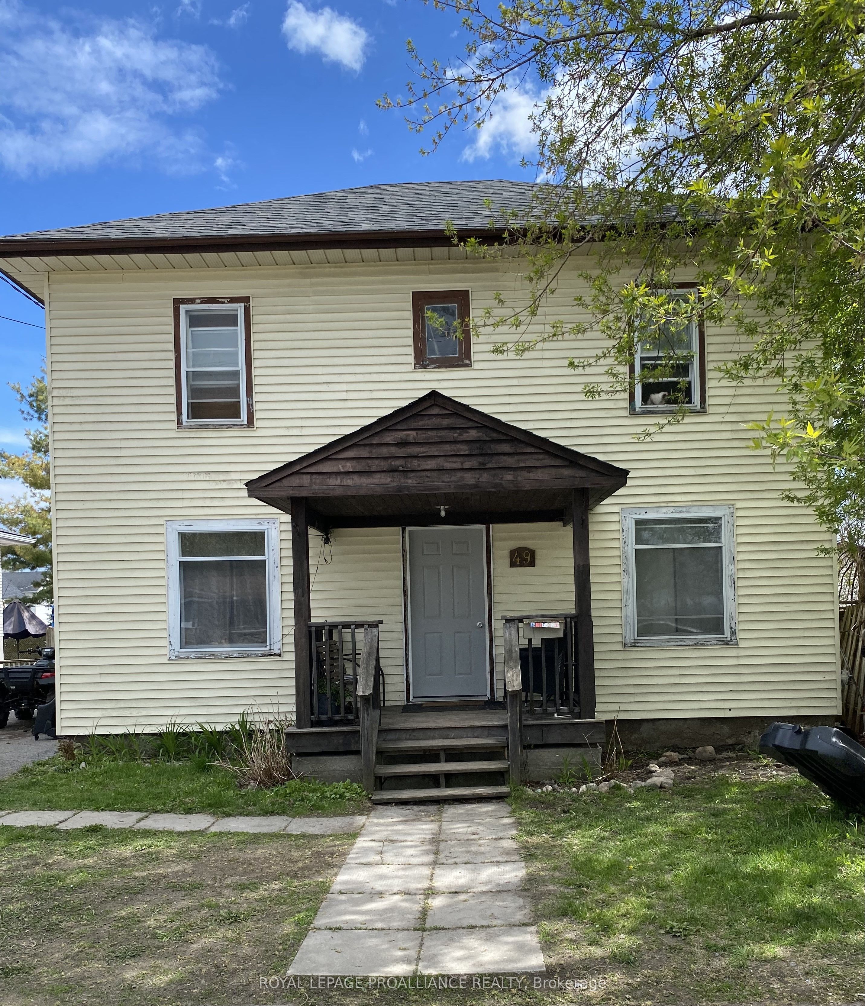 49 Crown Street, Quinte West, ON K8V 1P1