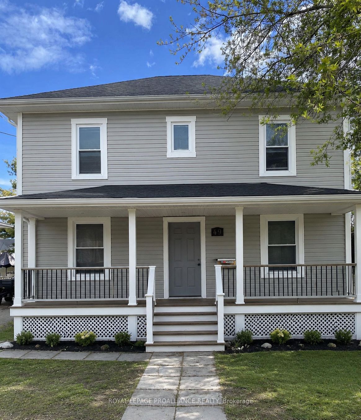 49 Crown Street, Quinte West, ON K8V 1P1 photo 2