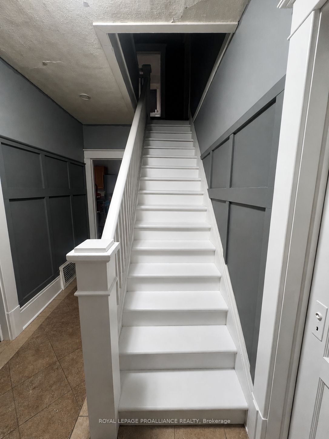 49 Crown Street, Quinte West, ON K8V 1P1 photo 5