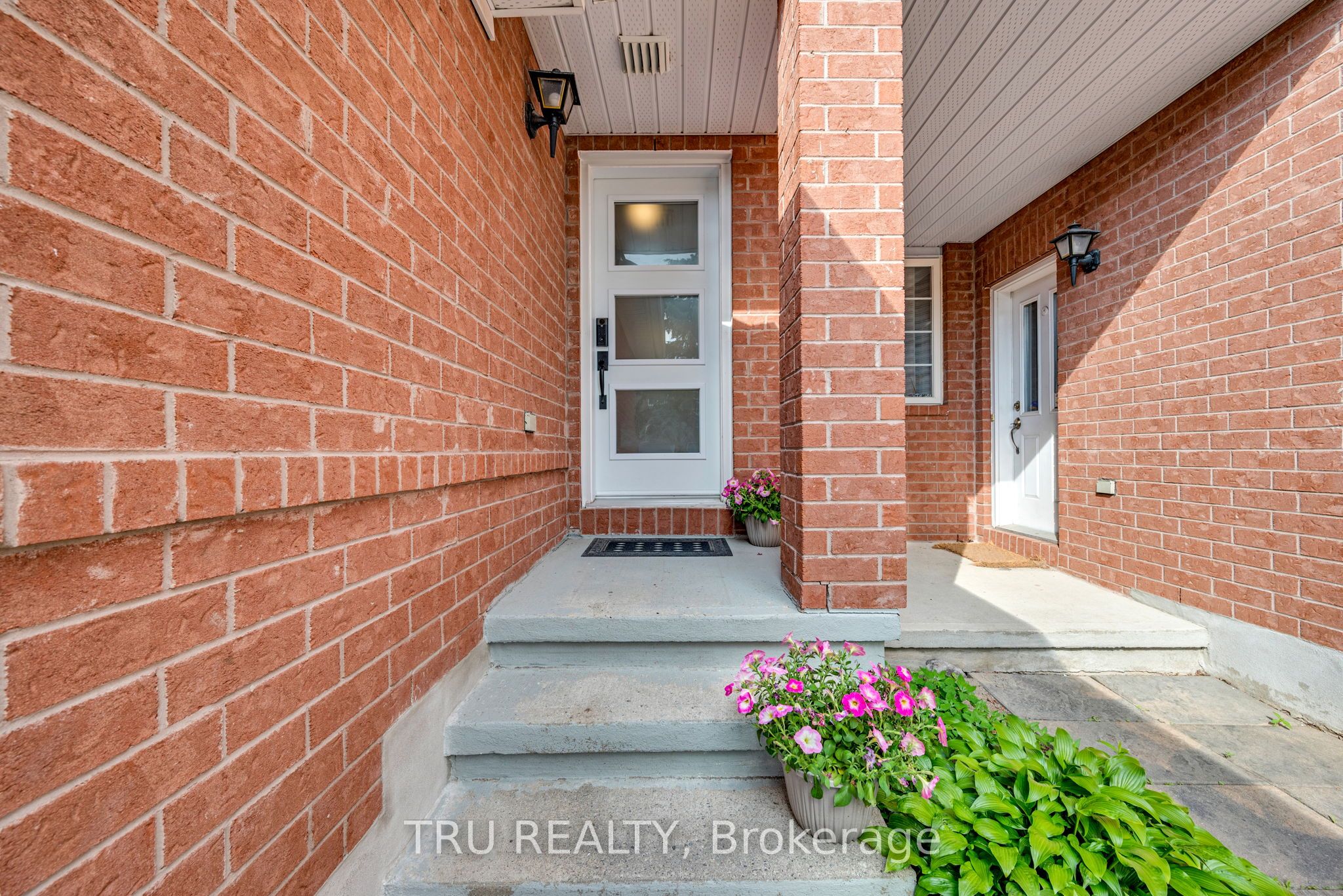 27 Celebration Street, Carlington - Central Park, ON K2C 4A6 photo 2
