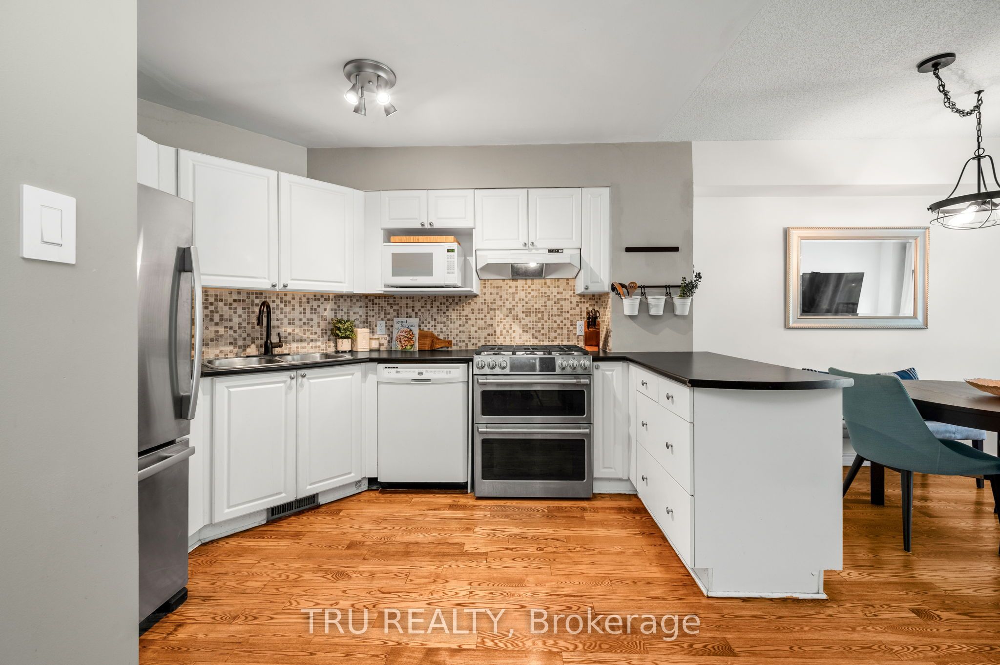 27 Celebration Street, Carlington - Central Park, ON K2C 4A6 photo 5