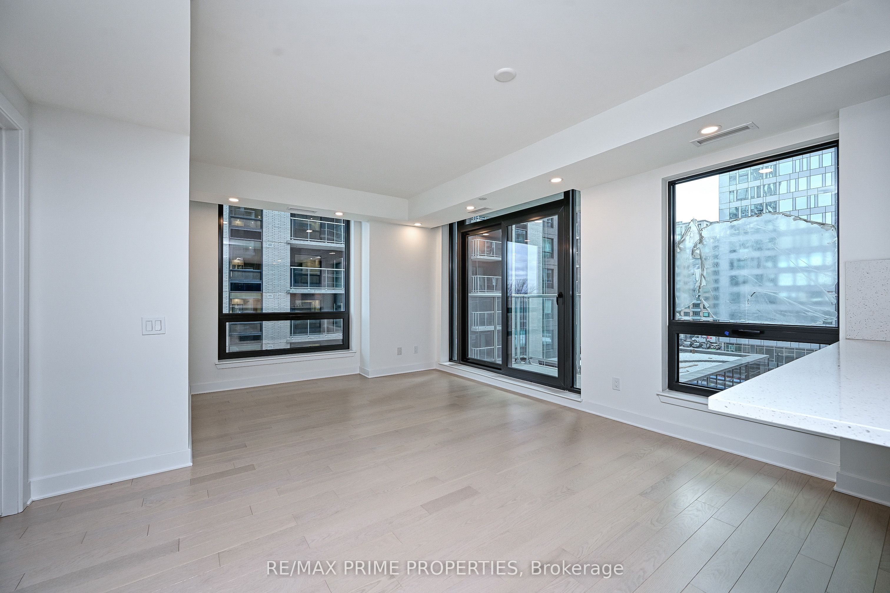 180 GEORGE Street 508, Lower Town - Sandy Hill, ON K1N 0G8 photo 2