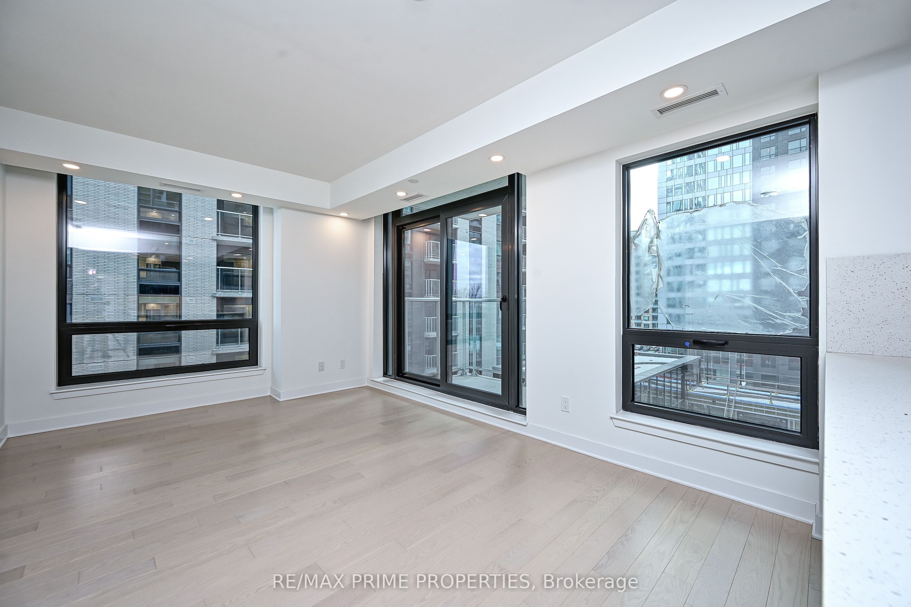 180 GEORGE Street 508, Lower Town - Sandy Hill, ON K1N 0G8 photo 3