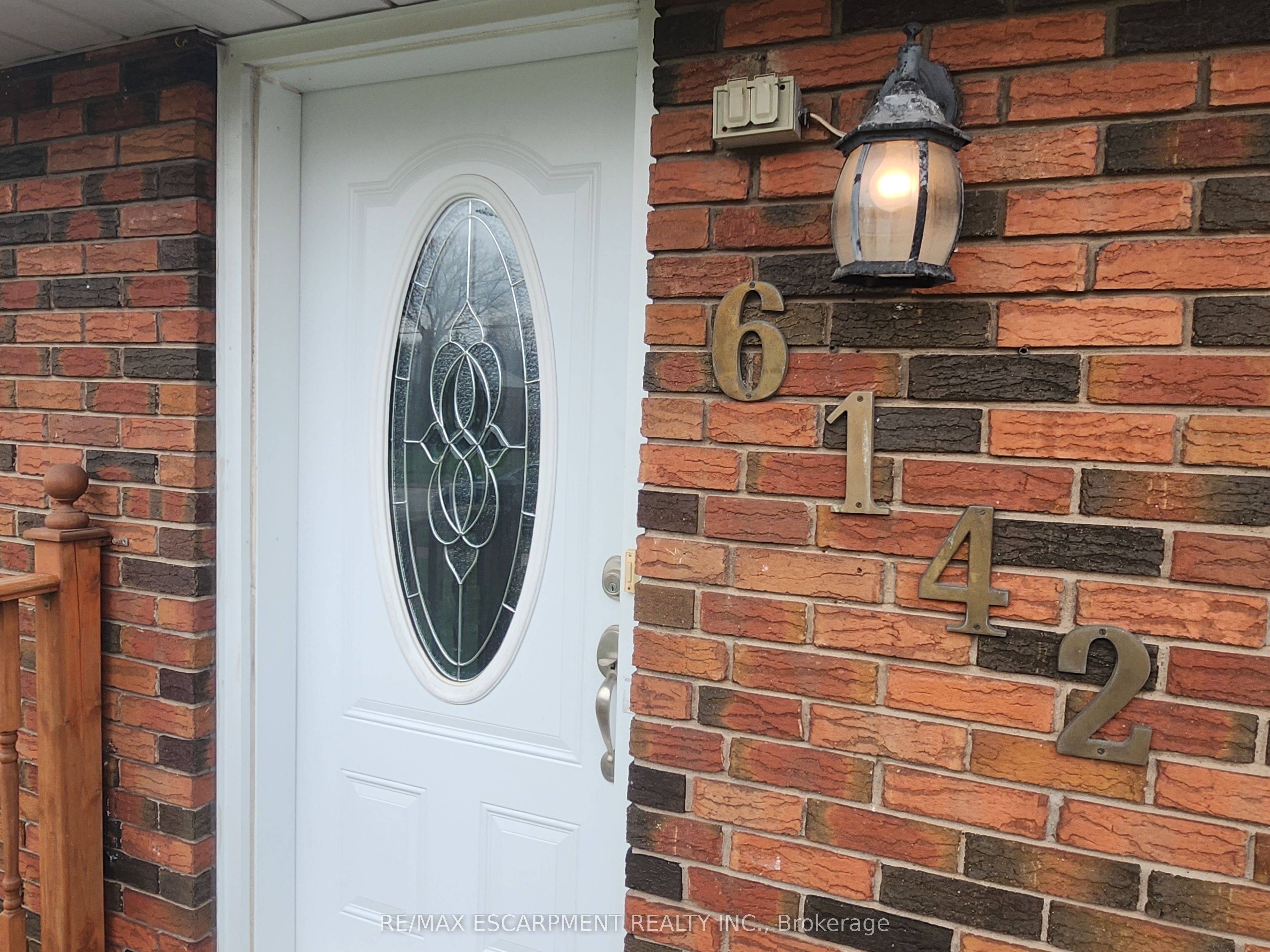 6142 Scott Street, Niagara Falls, ON L2E 3B5 photo 2