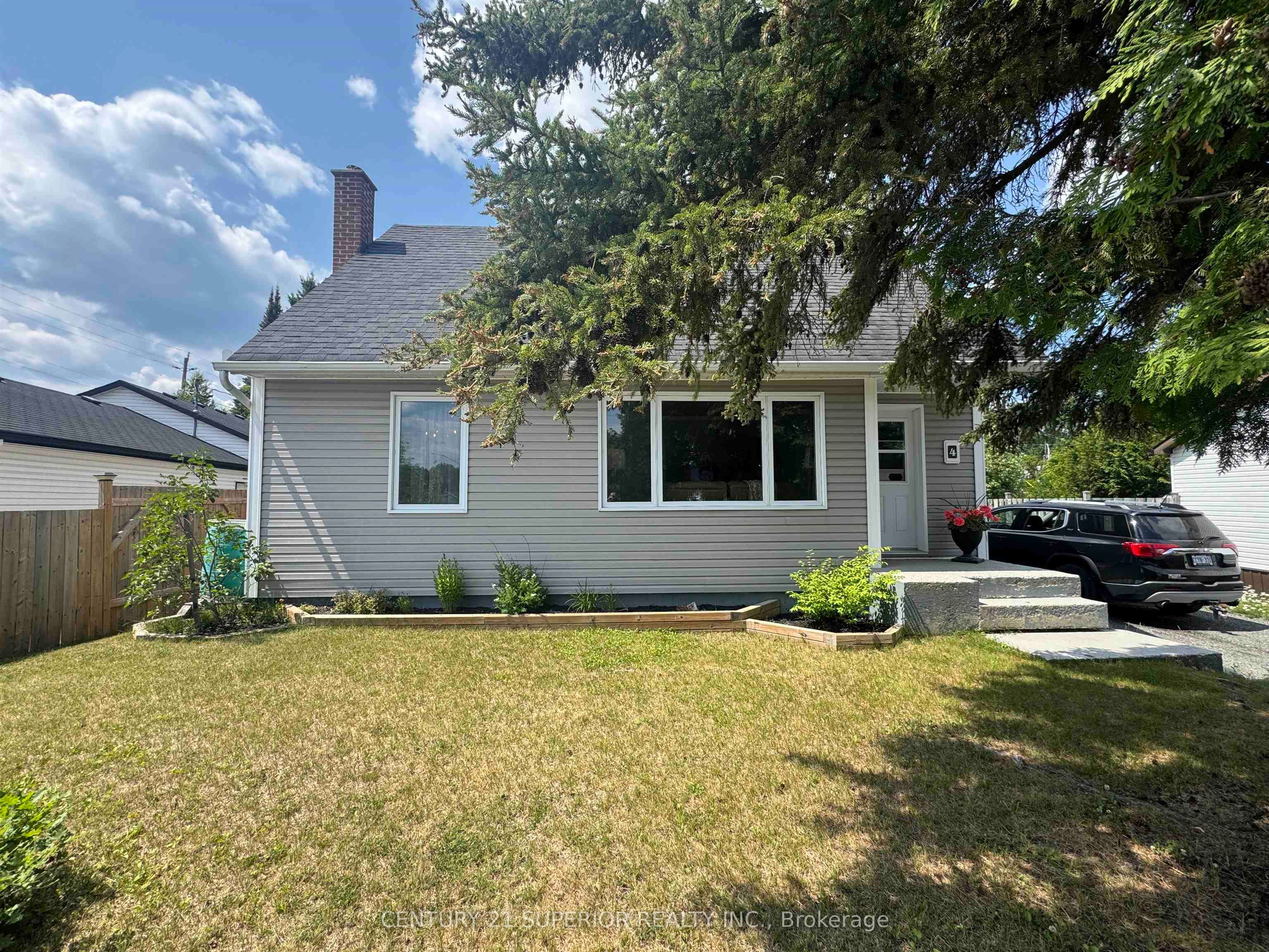 4 Adjala Avenue, Manitouwadge, ON P0T 2C0