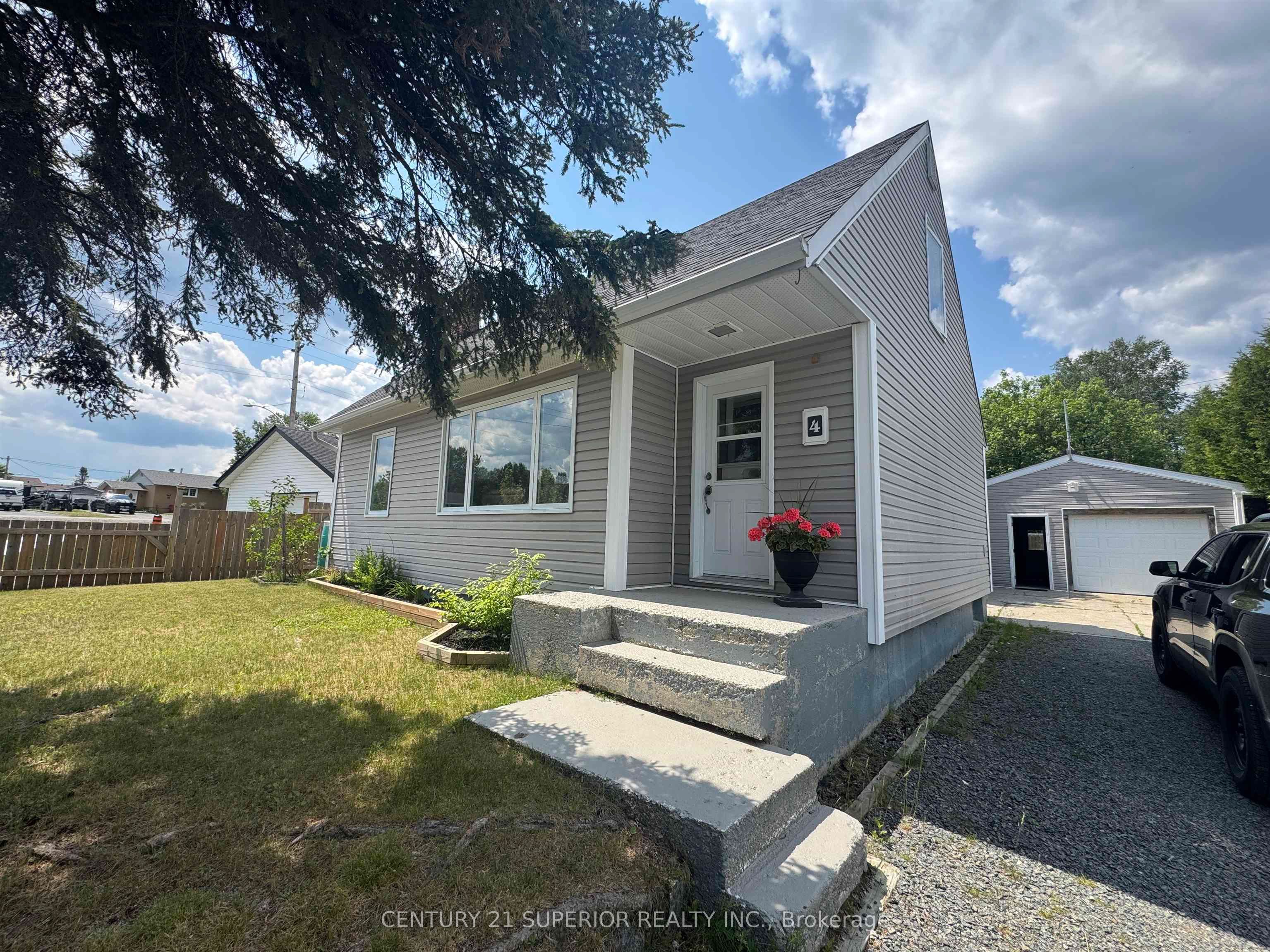 4 Adjala Avenue, Manitouwadge, ON P0T 2C0 photo 3