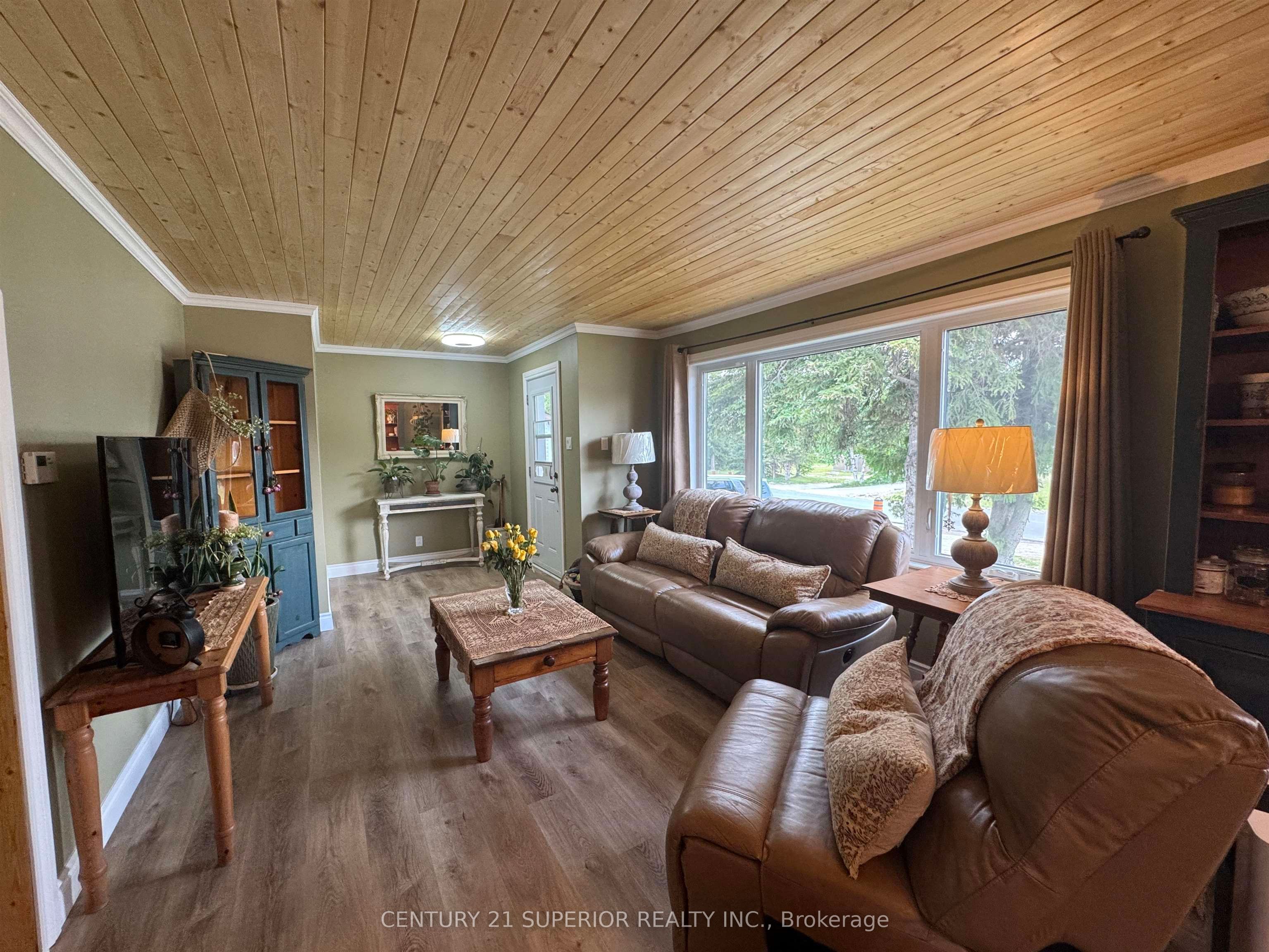 4 Adjala Avenue, Manitouwadge, ON P0T 2C0 photo 5