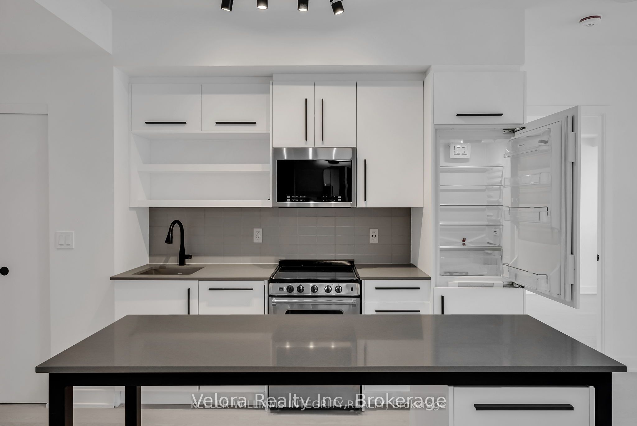560 RIDEAU Street 905, Lower Town - Sandy Hill, ON K1N 0G3 photo 4