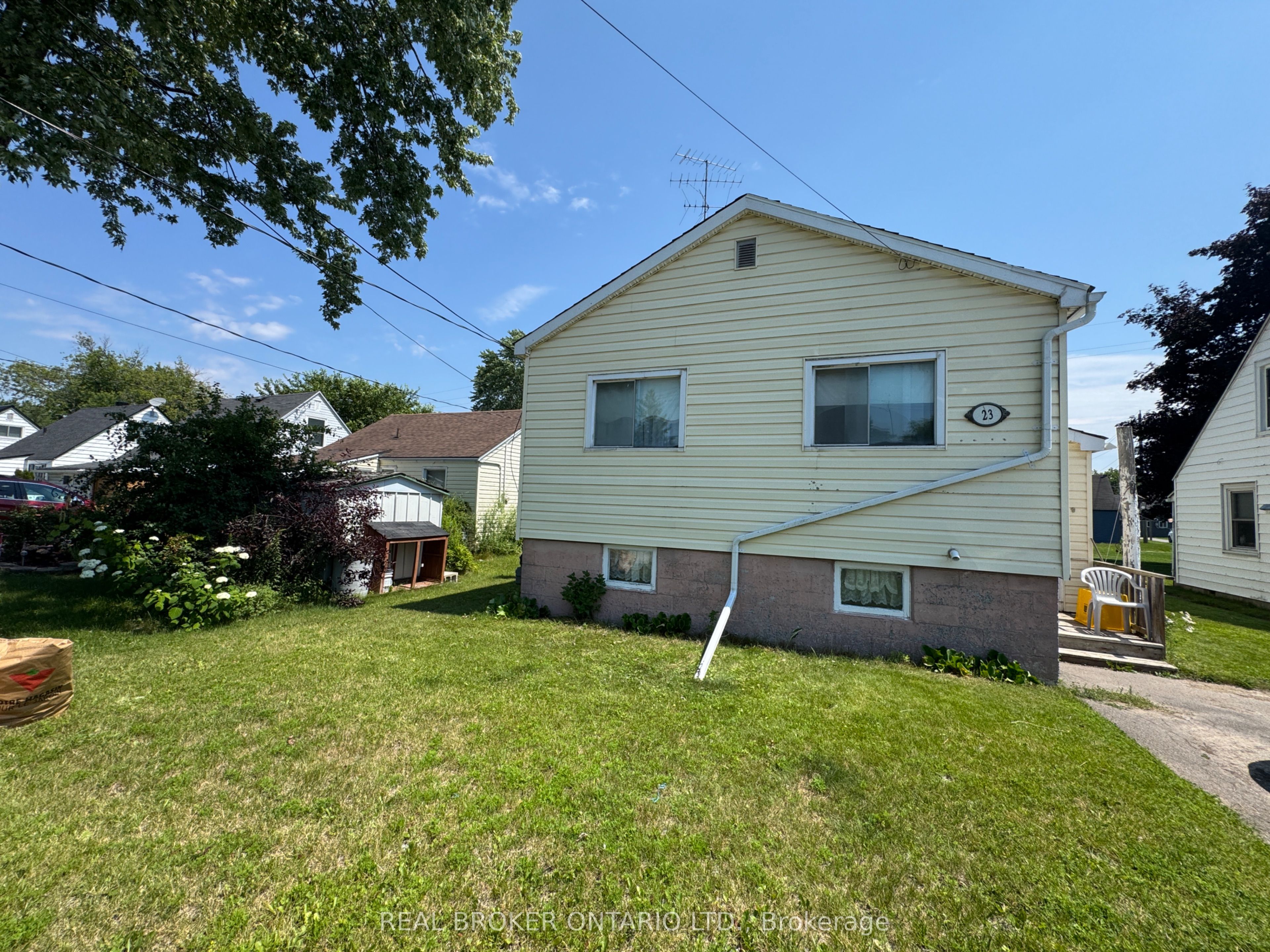 23 Churchill Crescent, Smiths Falls, ON K7A 3H3 photo 3