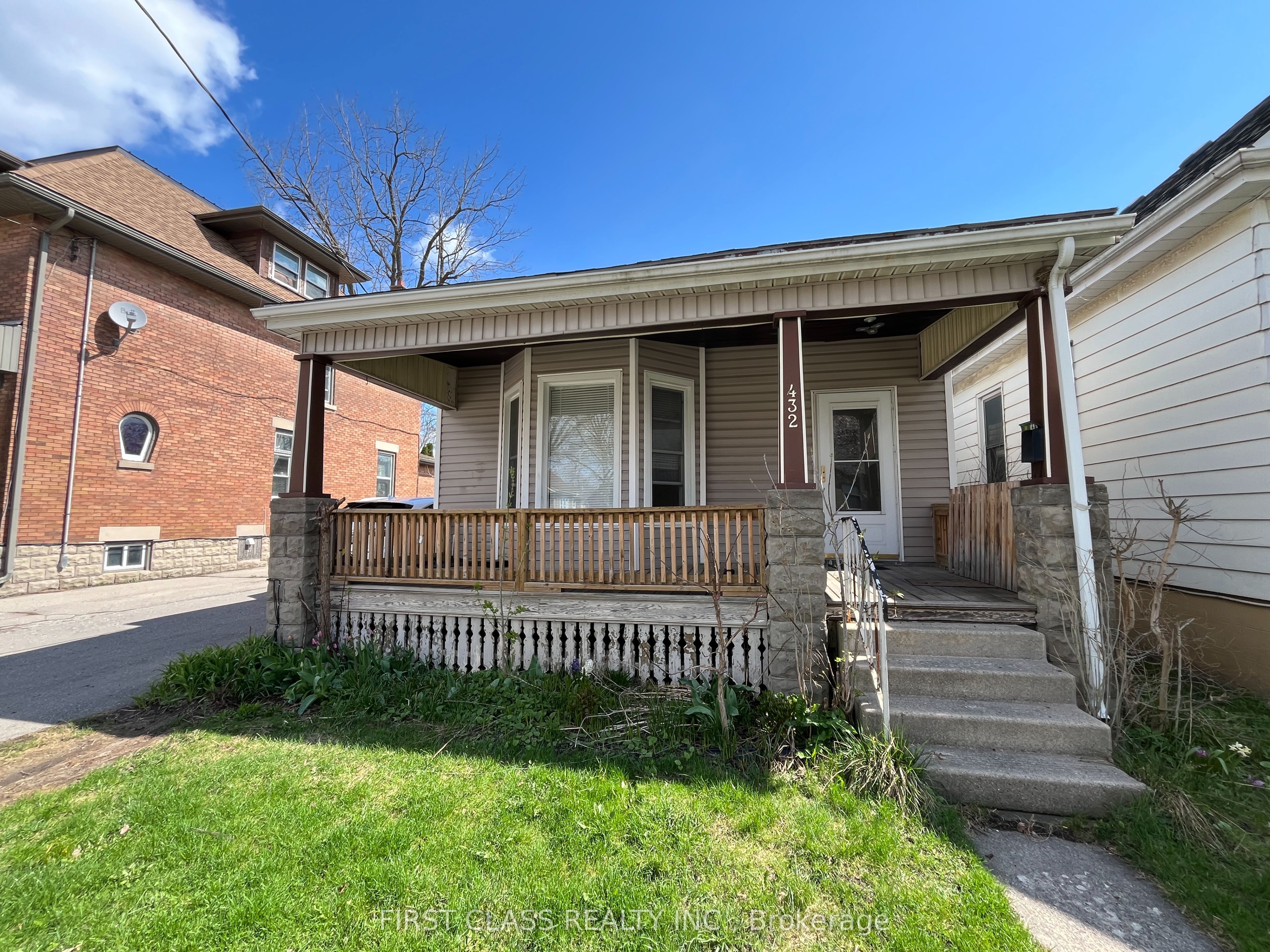 432 CHARLOTTE Street, London East, ON N5W 4A4
