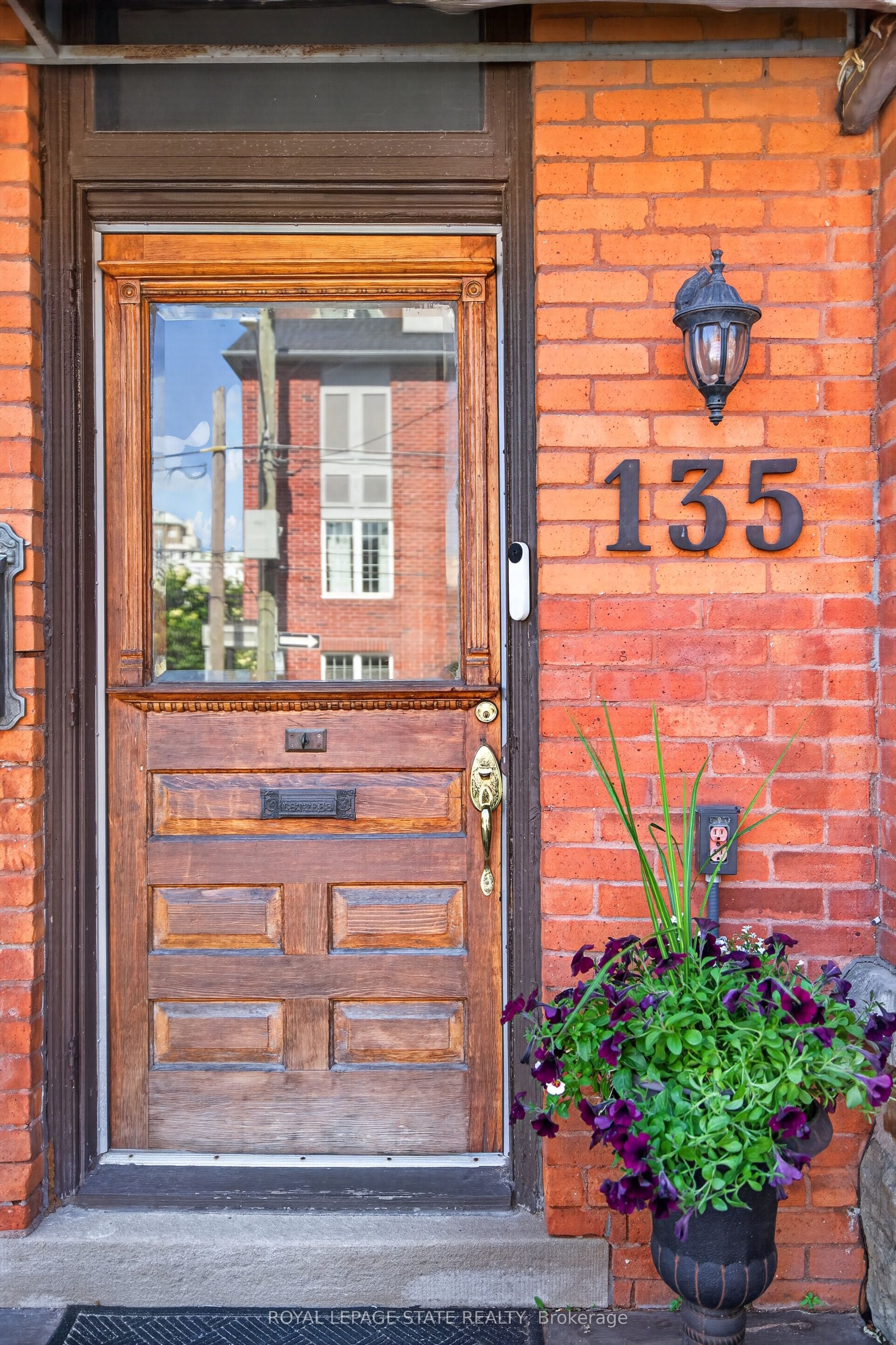 135 Catharine Street S, Hamilton, ON L8N 2J6 photo 2