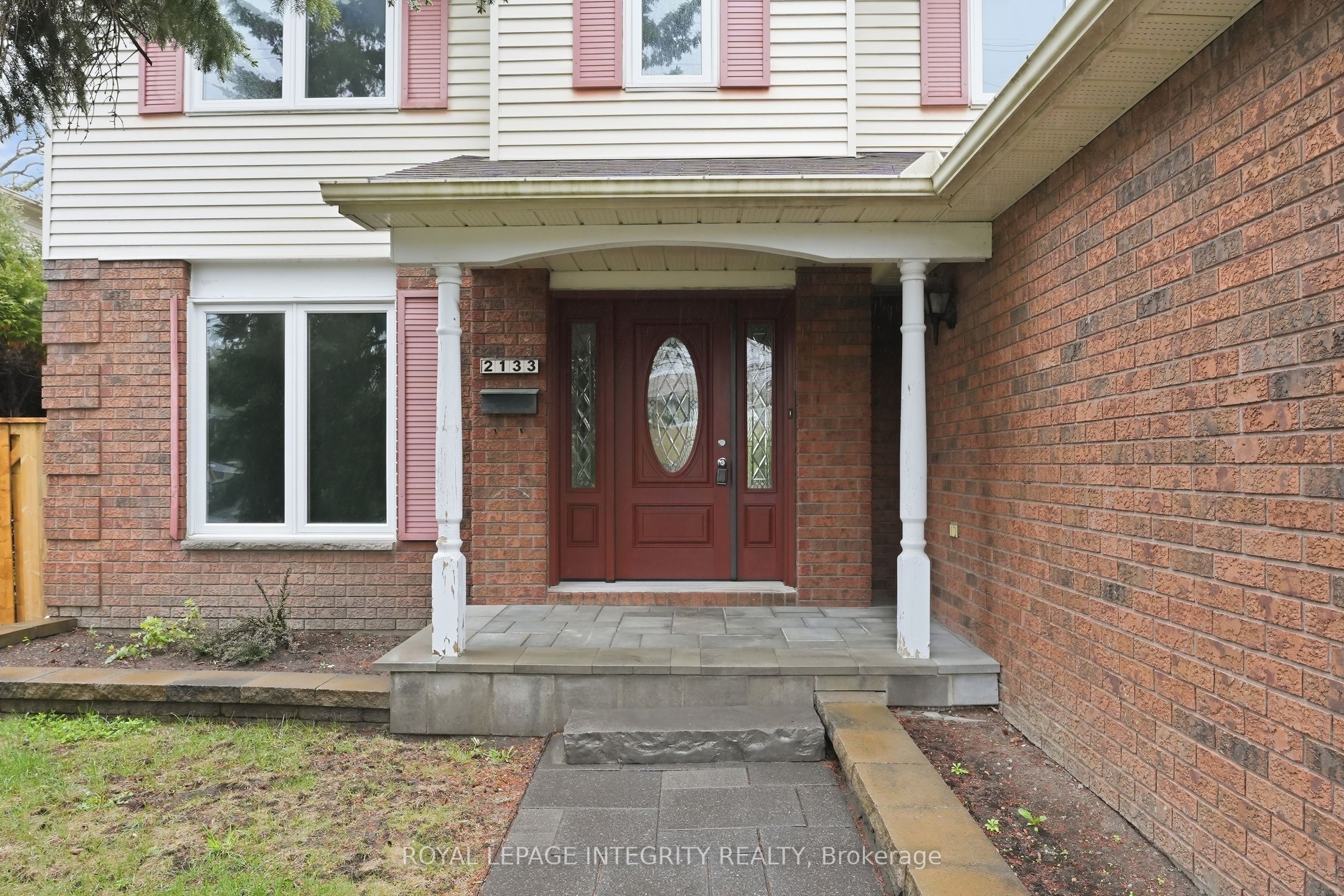 2133 Lenester Avenue, McKellar Heights - Glabar Park and Area, ON K2A 4A9 photo 2
