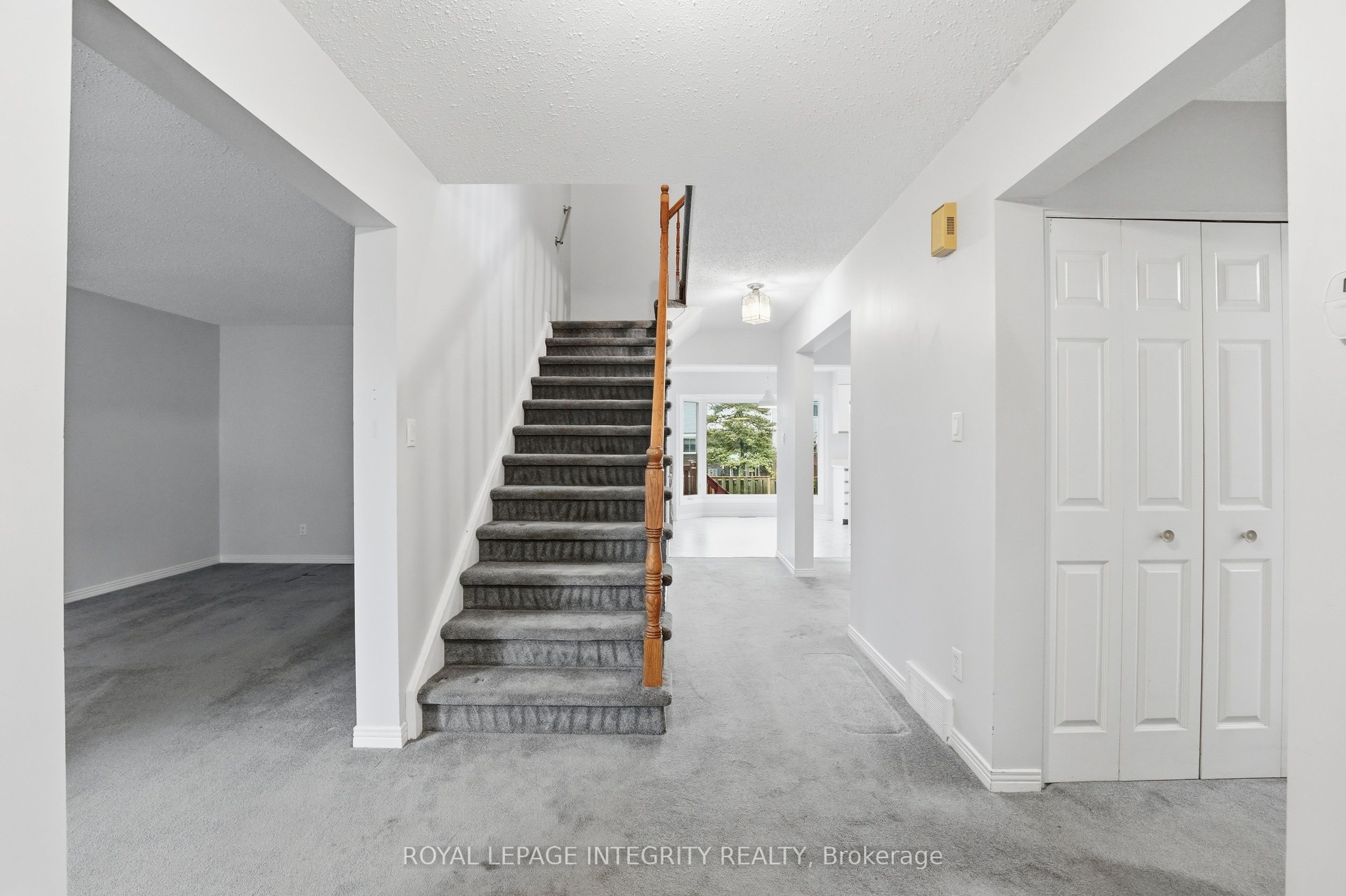 2133 Lenester Avenue, McKellar Heights - Glabar Park and Area, ON K2A 4A9 photo 4