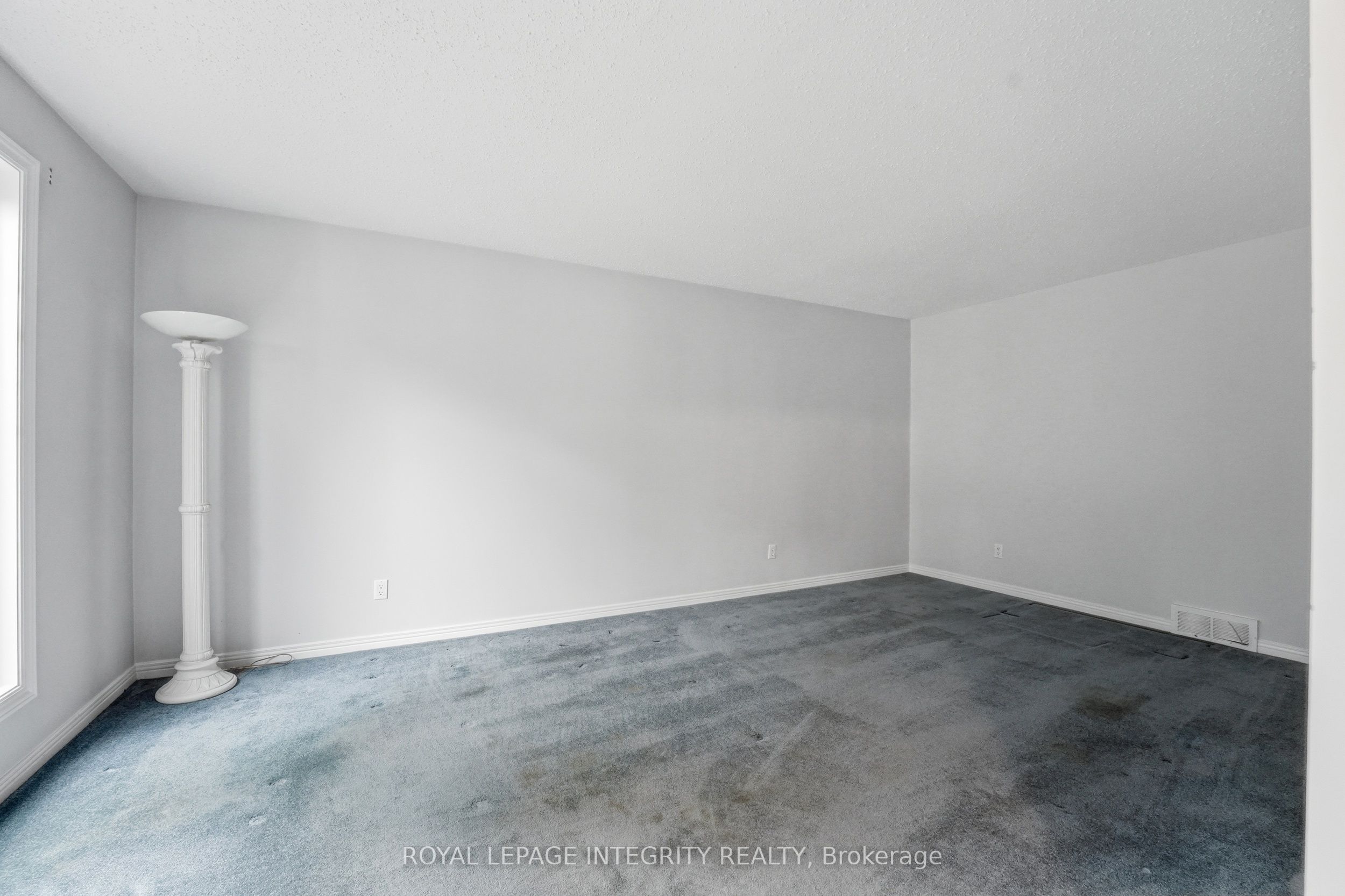 2133 Lenester Avenue, McKellar Heights - Glabar Park and Area, ON K2A 4A9 photo 5