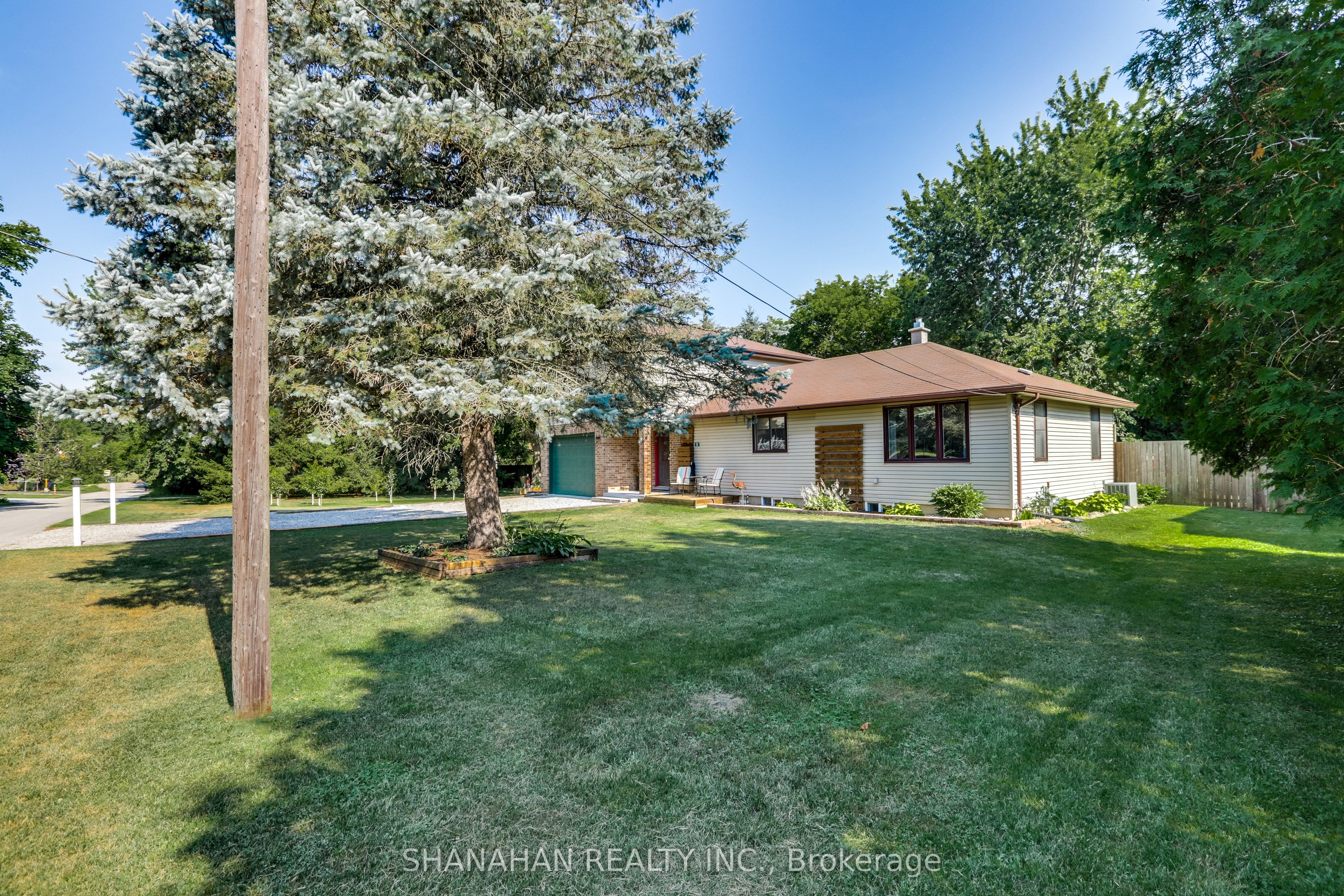 9 Wellington Street, Lambton Shores, ON N0M 1B0 photo 2