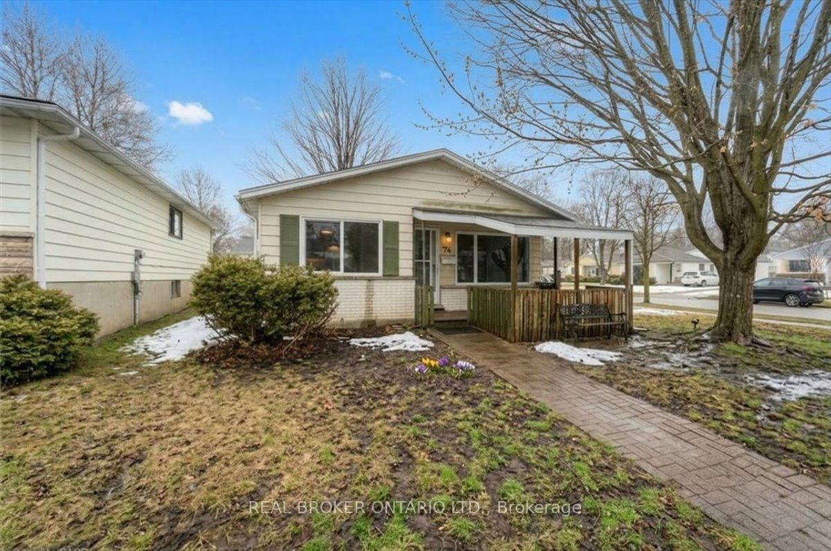 74 Helene Crescent, Waterloo, ON N2L 5E5 photo 2