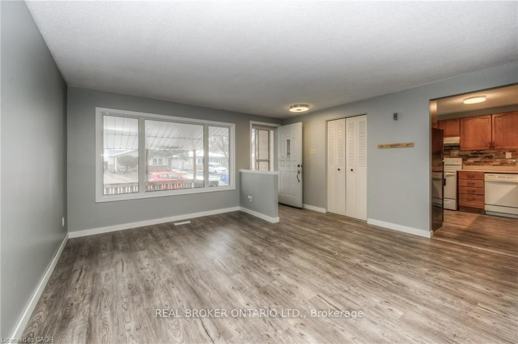 74 Helene Crescent, Waterloo, ON N2L 5E5 photo 4