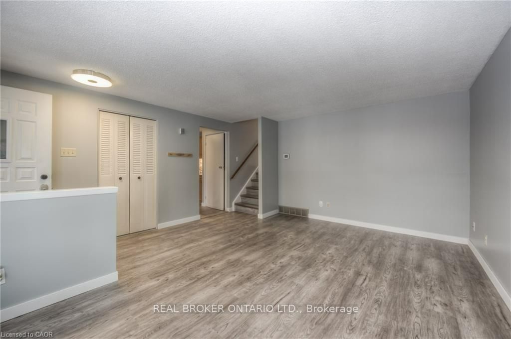 74 Helene Crescent, Waterloo, ON N2L 5E5 photo 5
