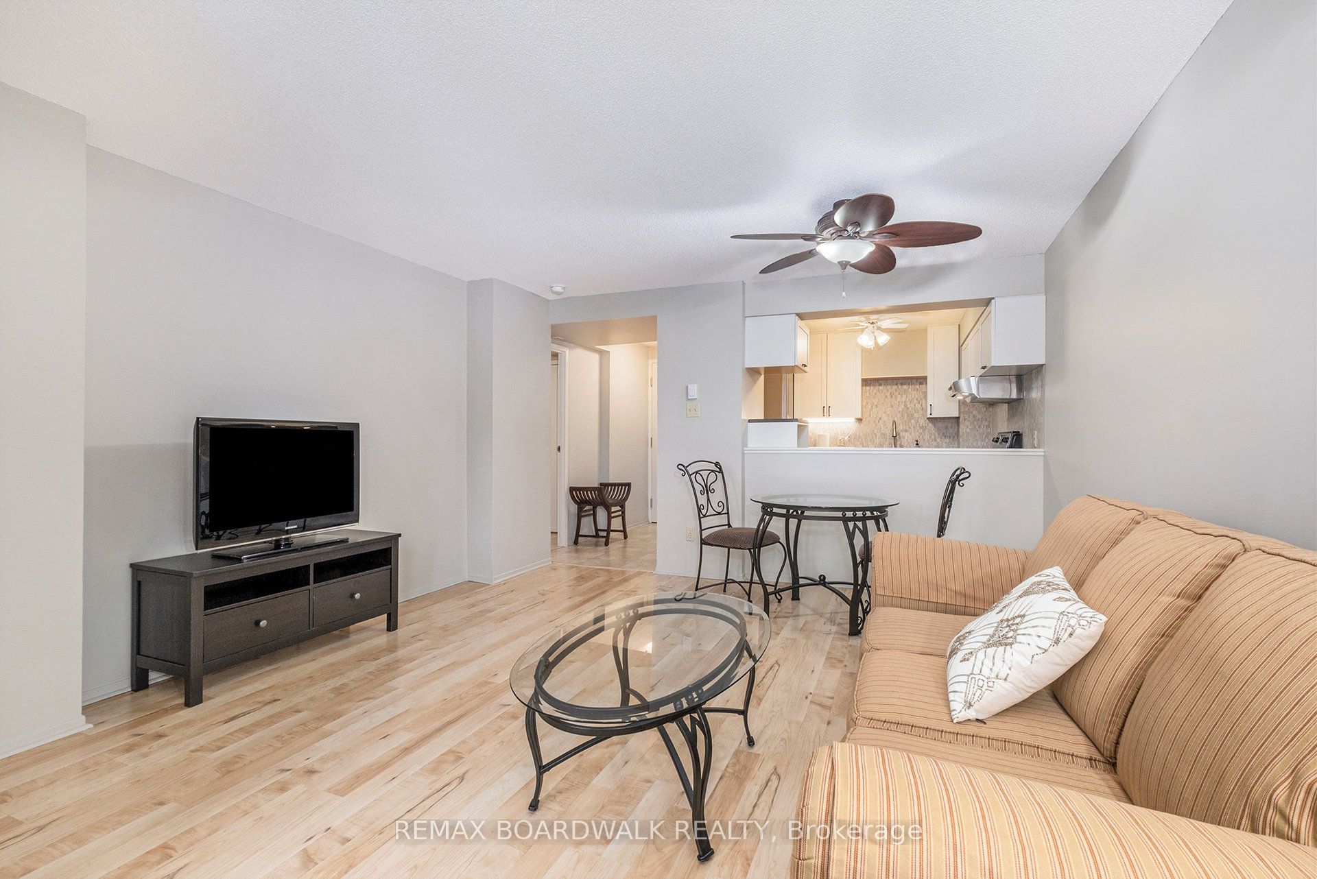 1025 Grenon Avenue 210, Britannia Heights - Queensway Terrace N and Area, ON K2B 8S5 photo 5