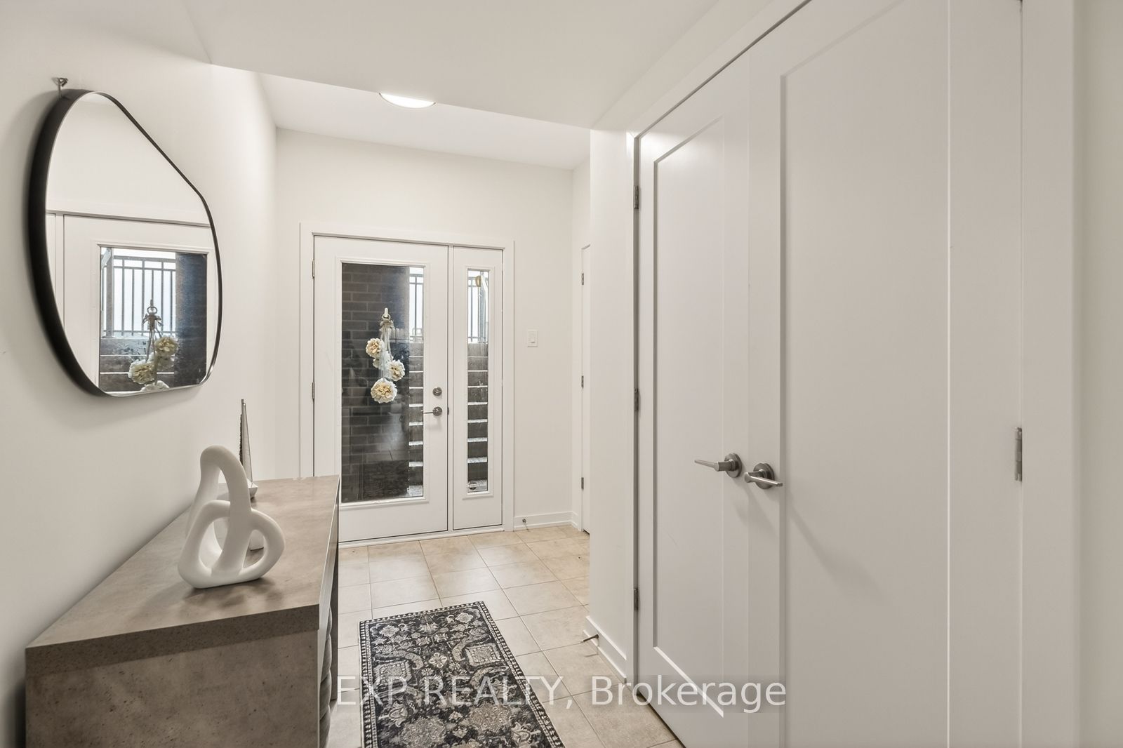 810 Roger Griffiths Avenue D, Kanata, ON K2S 3A9 photo 2
