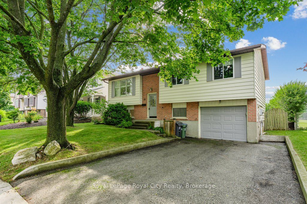 18 Springdale Boulevard, Guelph, ON N1H 6X5 photo 3