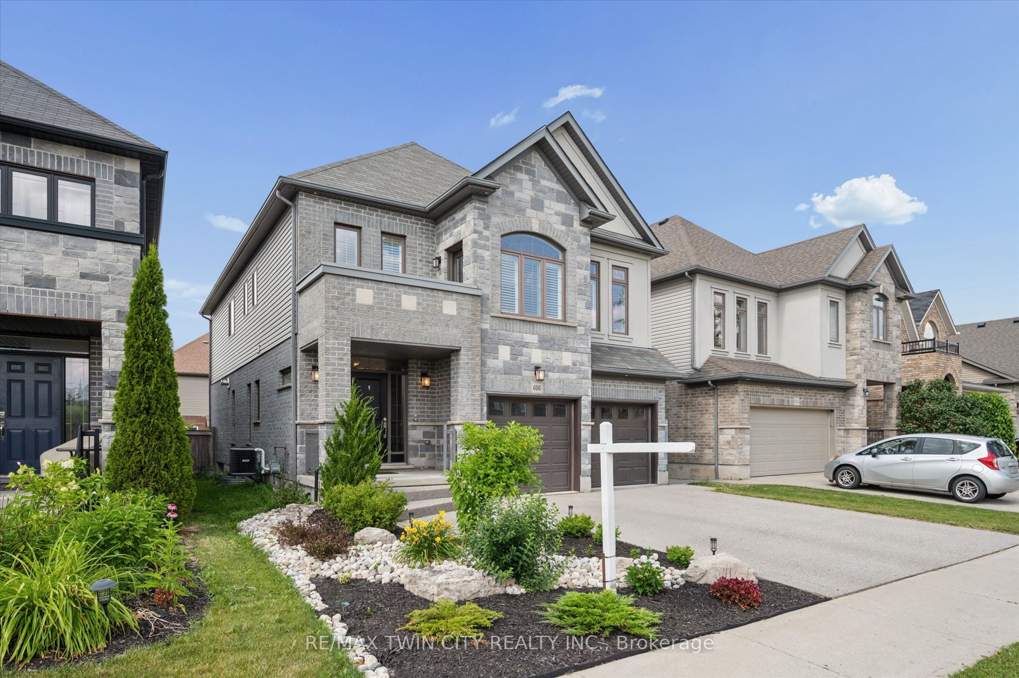 606 Pinery Trail, Waterloo, ON N2V 2Y6 photo 2