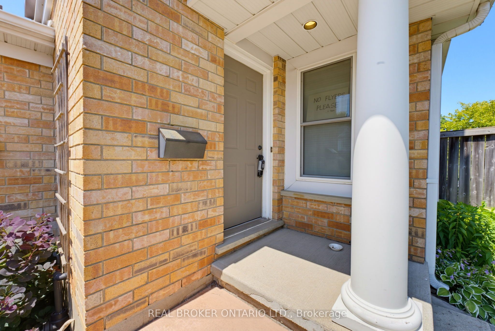 520 Mayflower Street, Waterloo, ON N2K 3Y7 photo 2