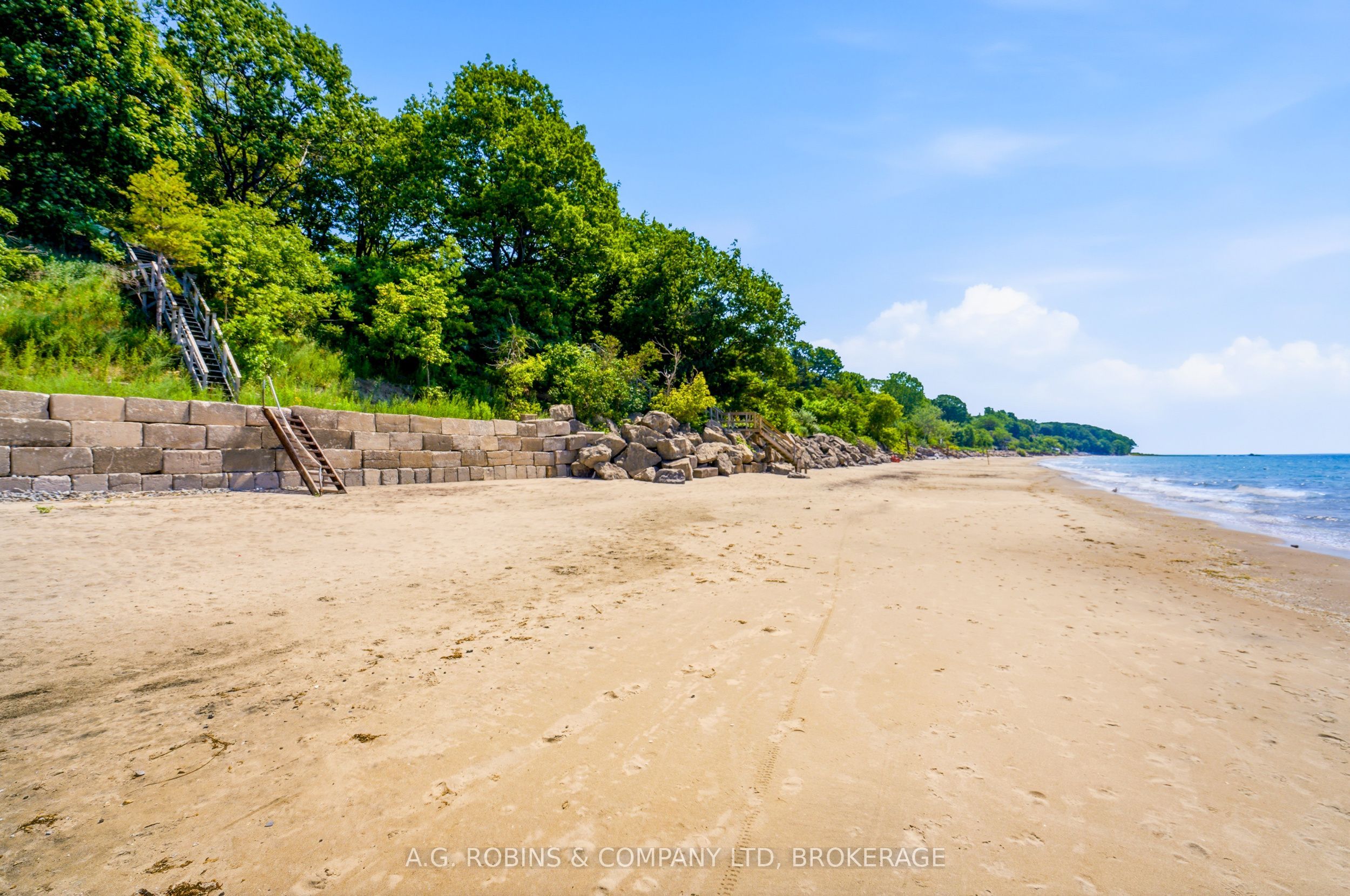 559 Lakeshore Road E, Port Colborne, ON L3K 5V3 photo 2