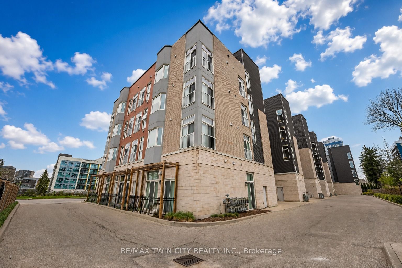 253 Albert Street 103, Waterloo, ON N2L 3T7