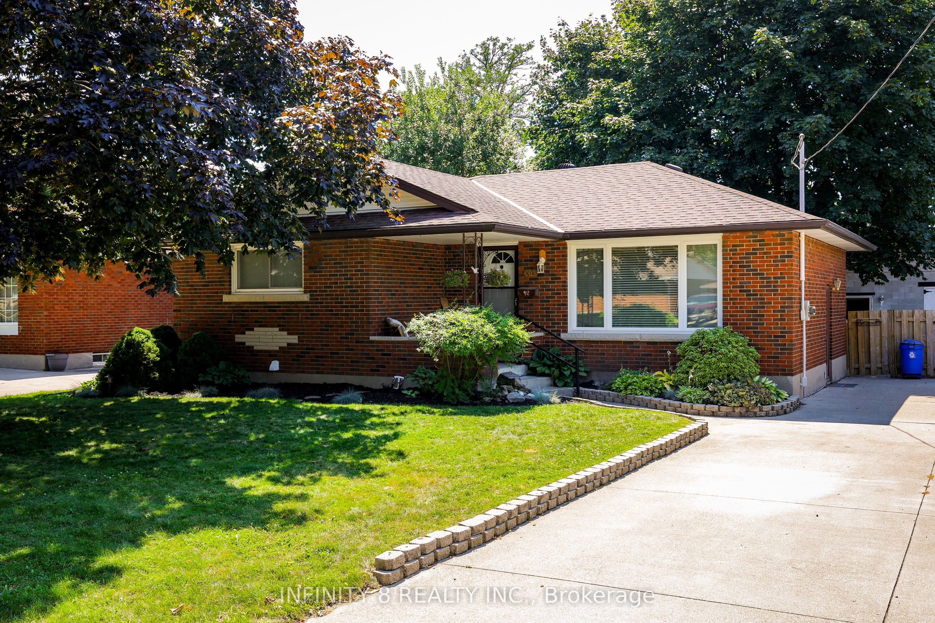 39 Howard Avenue E, St. Catharines, ON L2N 3W8