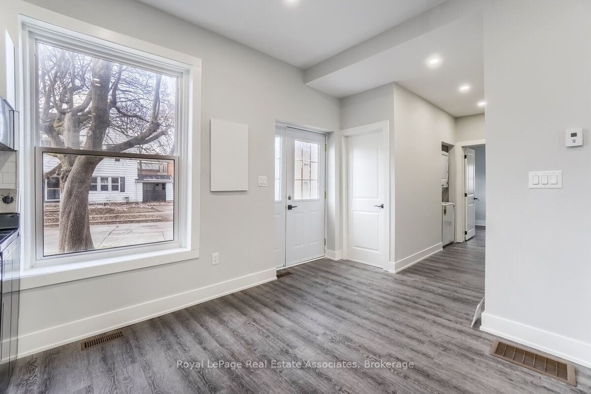 39 Welland Avenue S 1, St. Catharines, ON L2R 2M4 photo 5