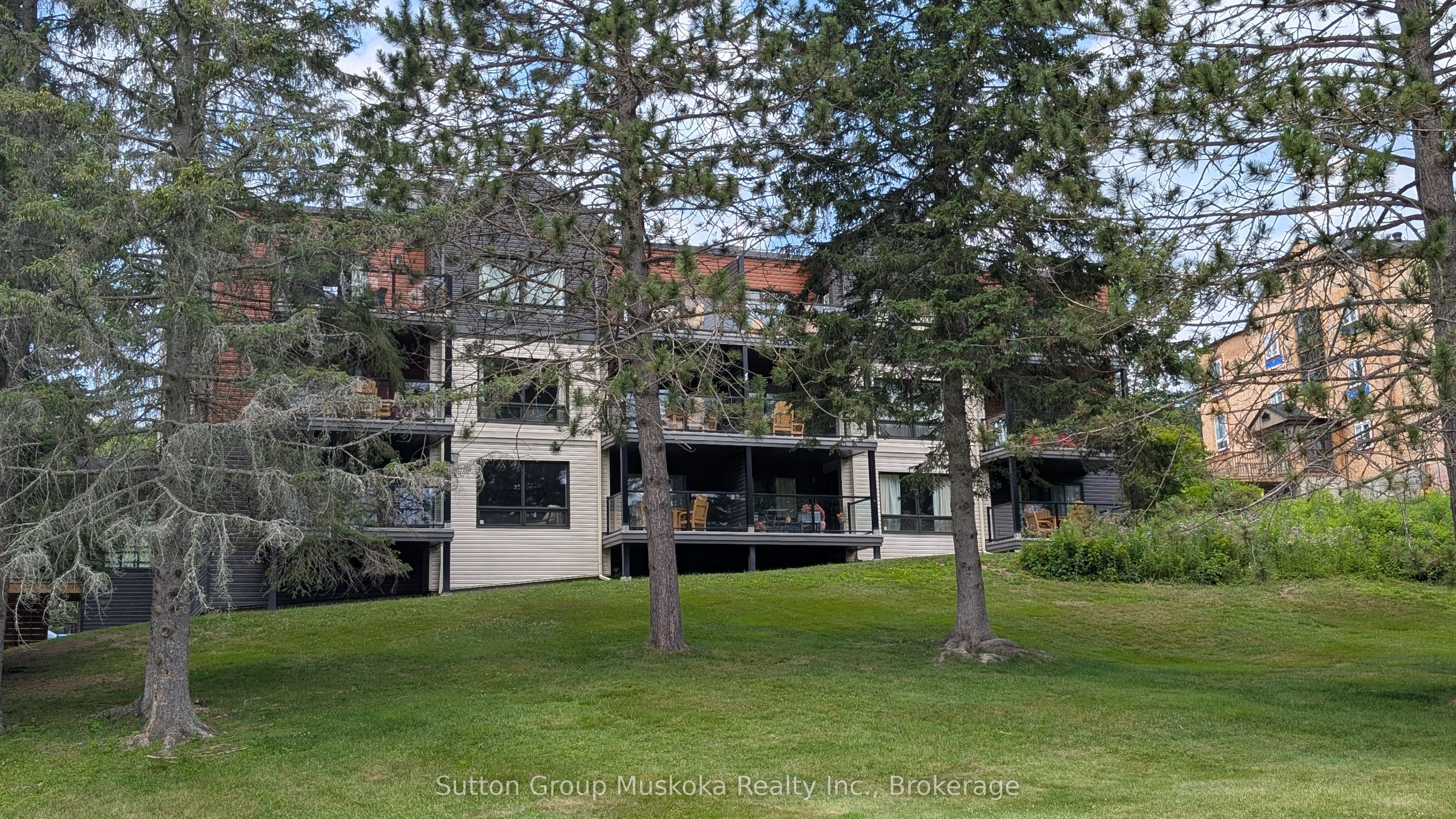 52-205 Deerhurst Drive, Huntsville, ON P1H 2E8