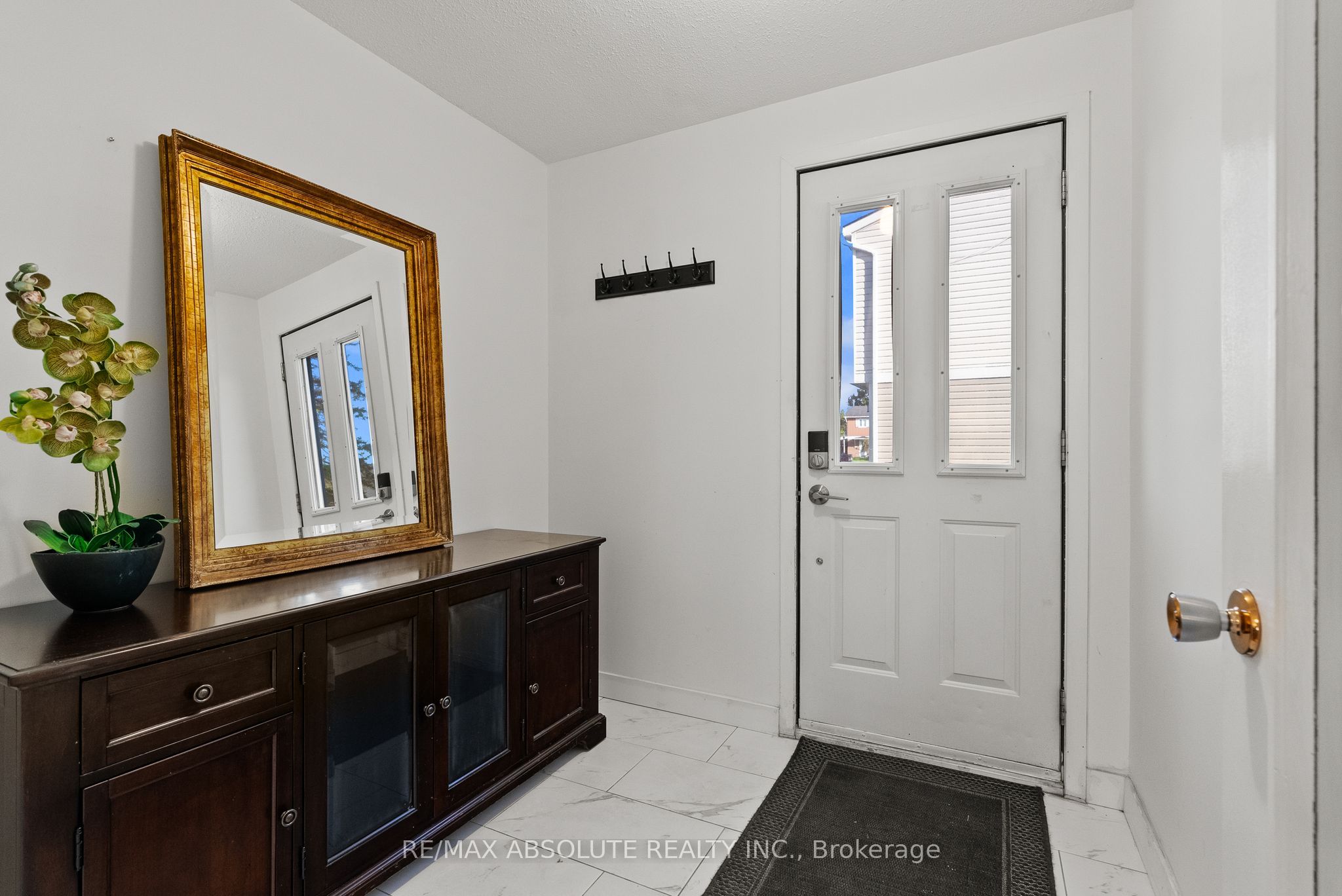 413 Woodfield Drive #D, Tanglewood - Grenfell Glen - Pineglen, ON K2G 4B7 photo 2