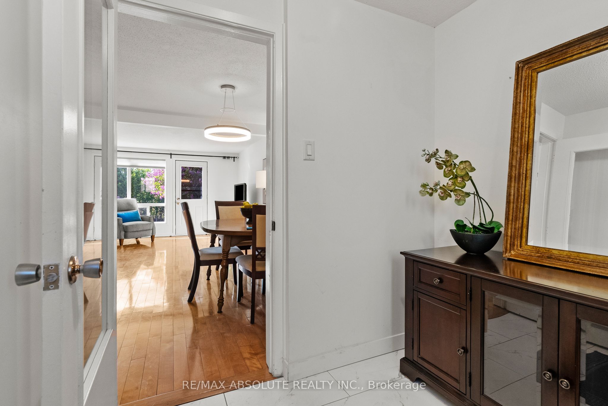 413 Woodfield Drive #D, Tanglewood - Grenfell Glen - Pineglen, ON K2G 4B7 photo 3