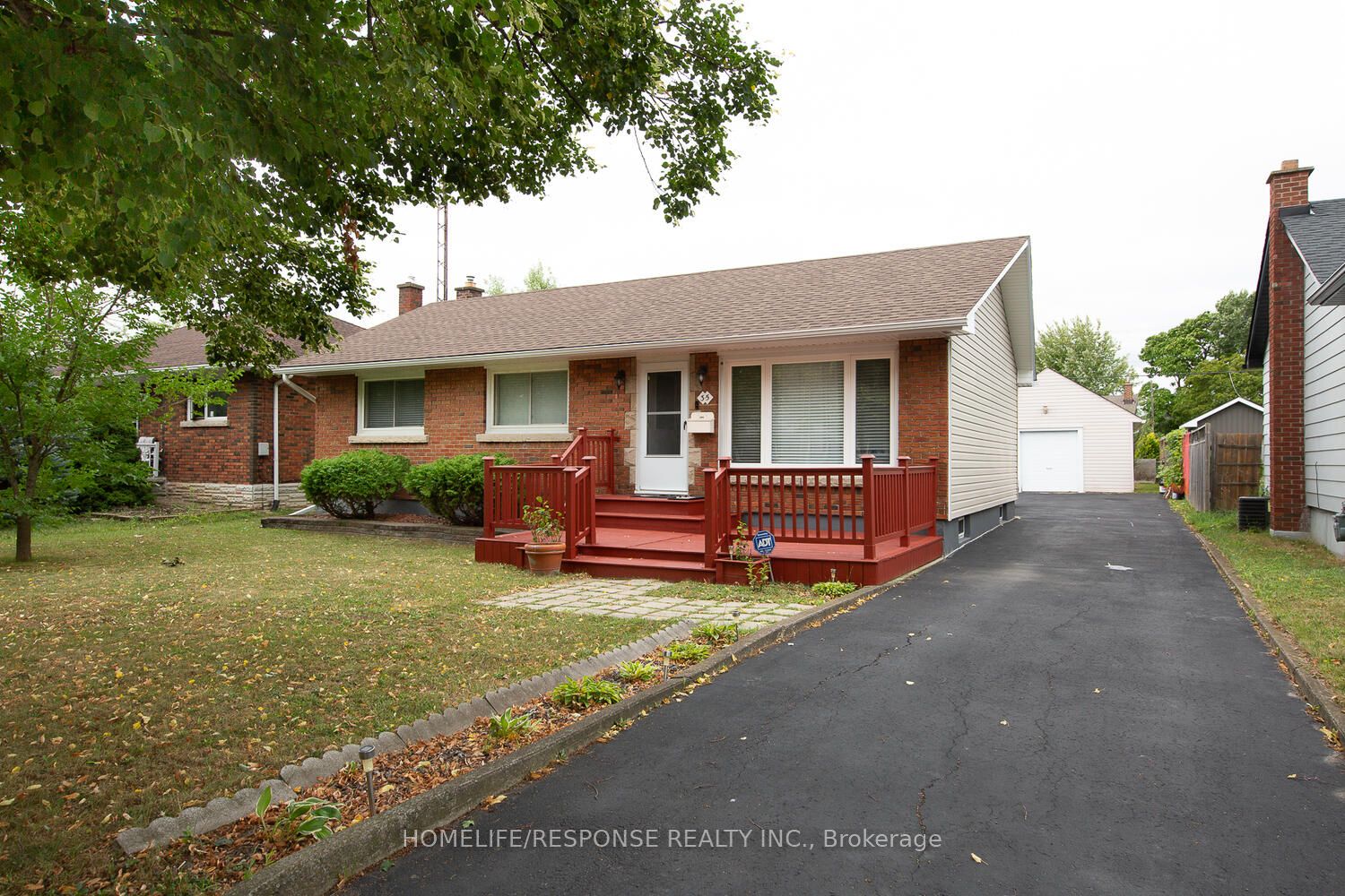 35 PARKDALE Drive, Thorold, ON L2V 2N5 photo 2