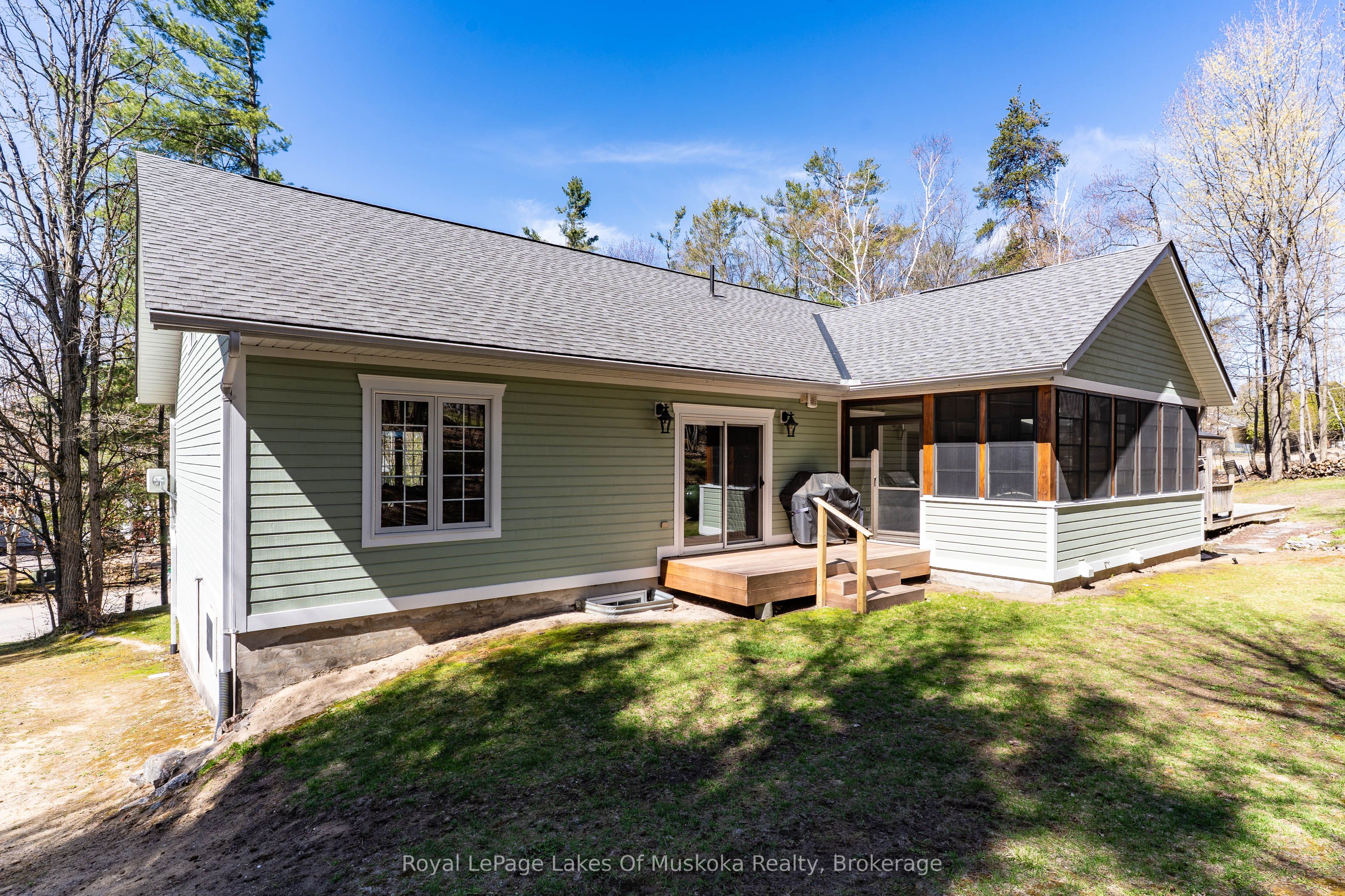 22 Duke Street, Muskoka Lakes, ON P0B 1J0 photo 2
