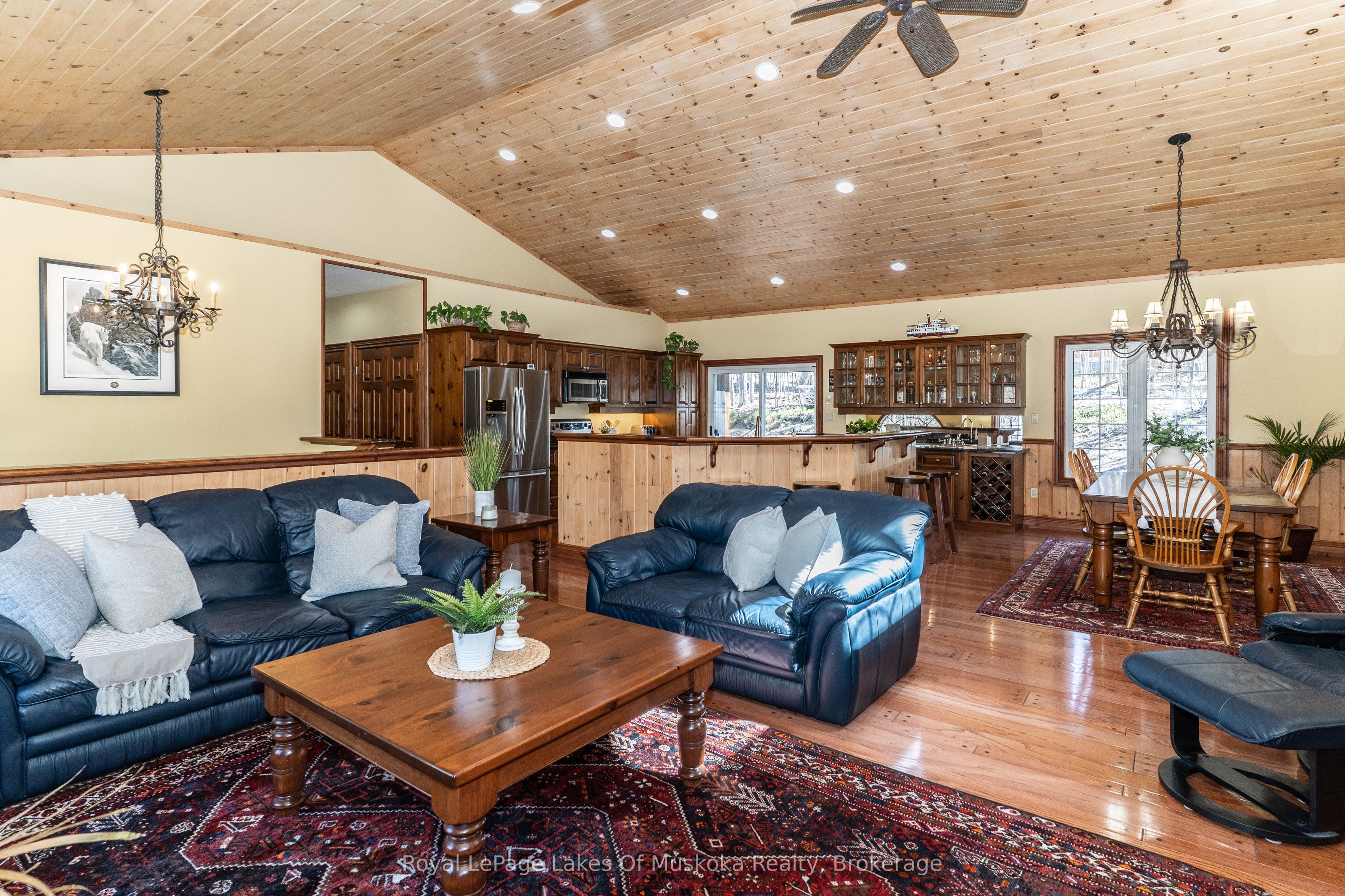 22 Duke Street, Muskoka Lakes, ON P0B 1J0 photo 3