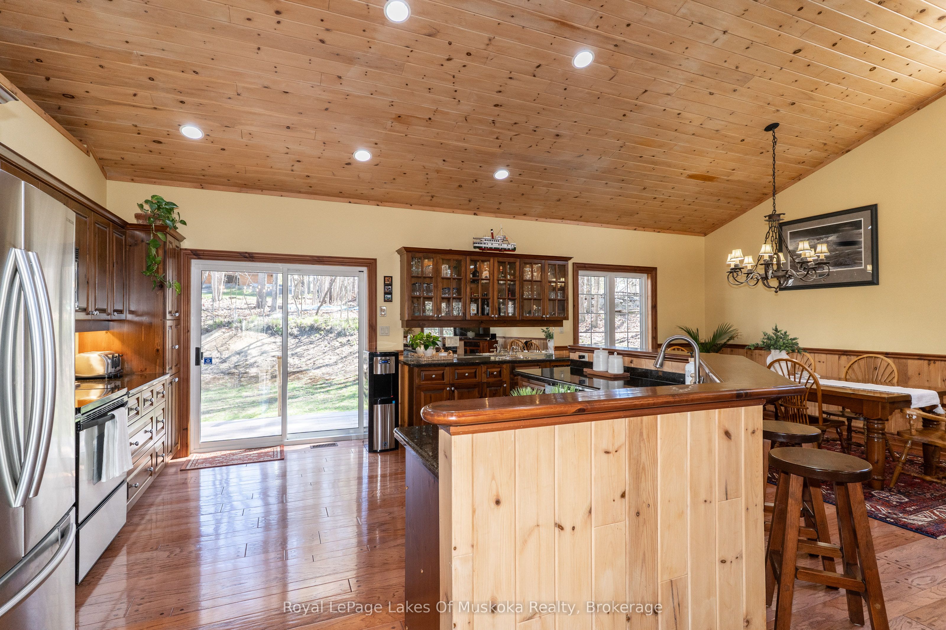22 Duke Street, Muskoka Lakes, ON P0B 1J0 photo 4