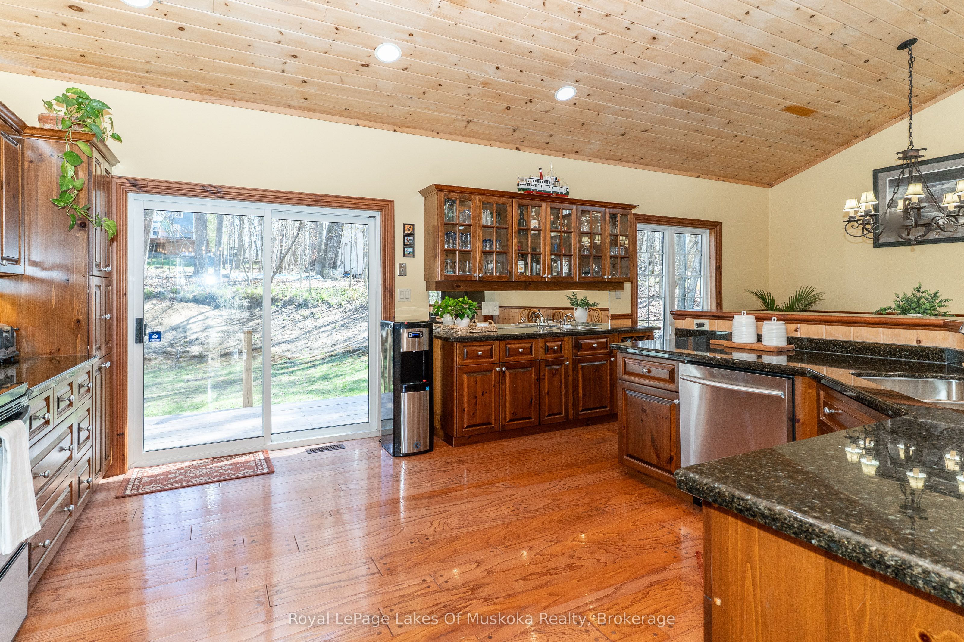 22 Duke Street, Muskoka Lakes, ON P0B 1J0 photo 5