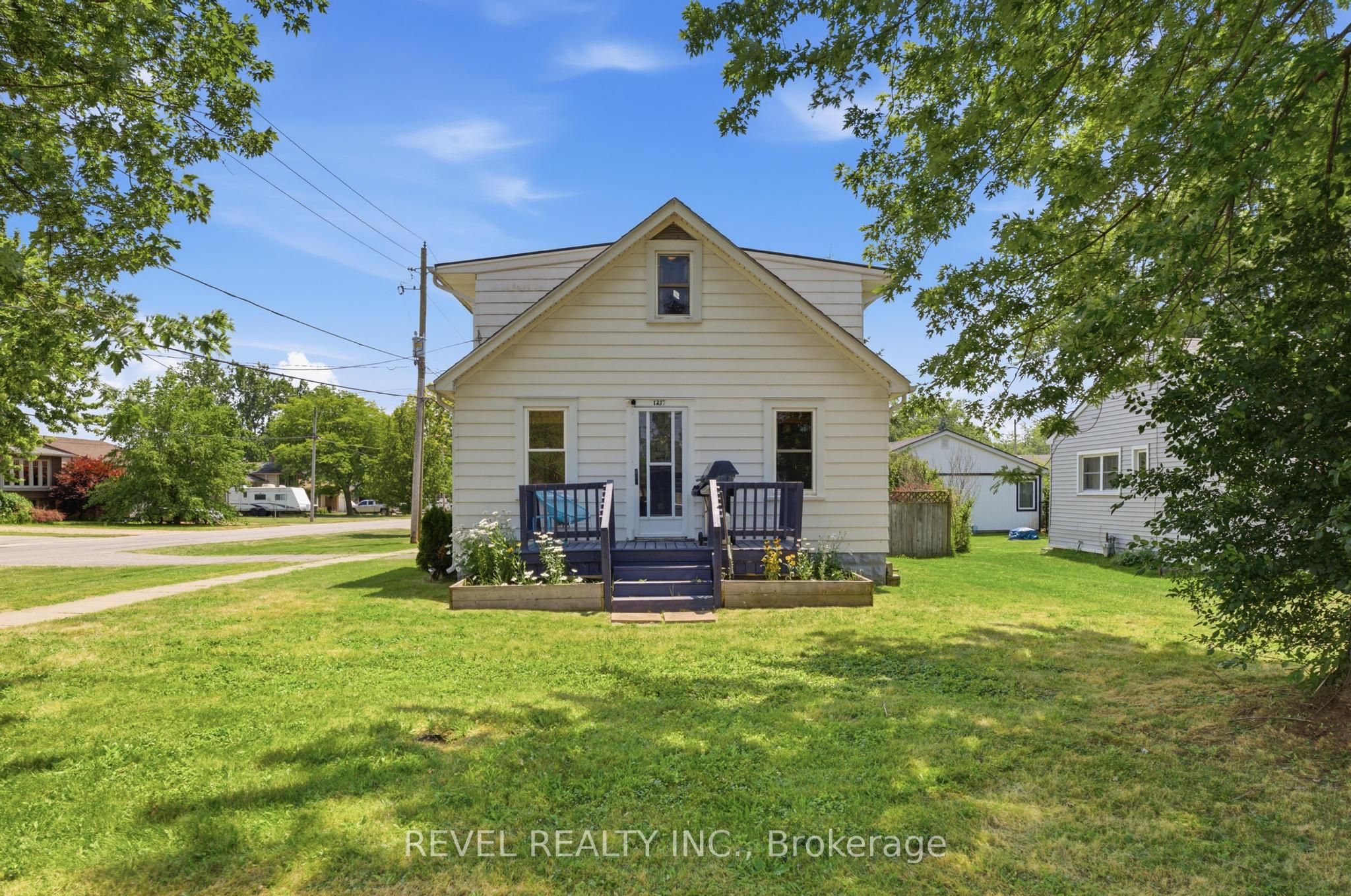1217 ORCHARD Avenue, Fort Erie, ON L2A 3C8 photo 2