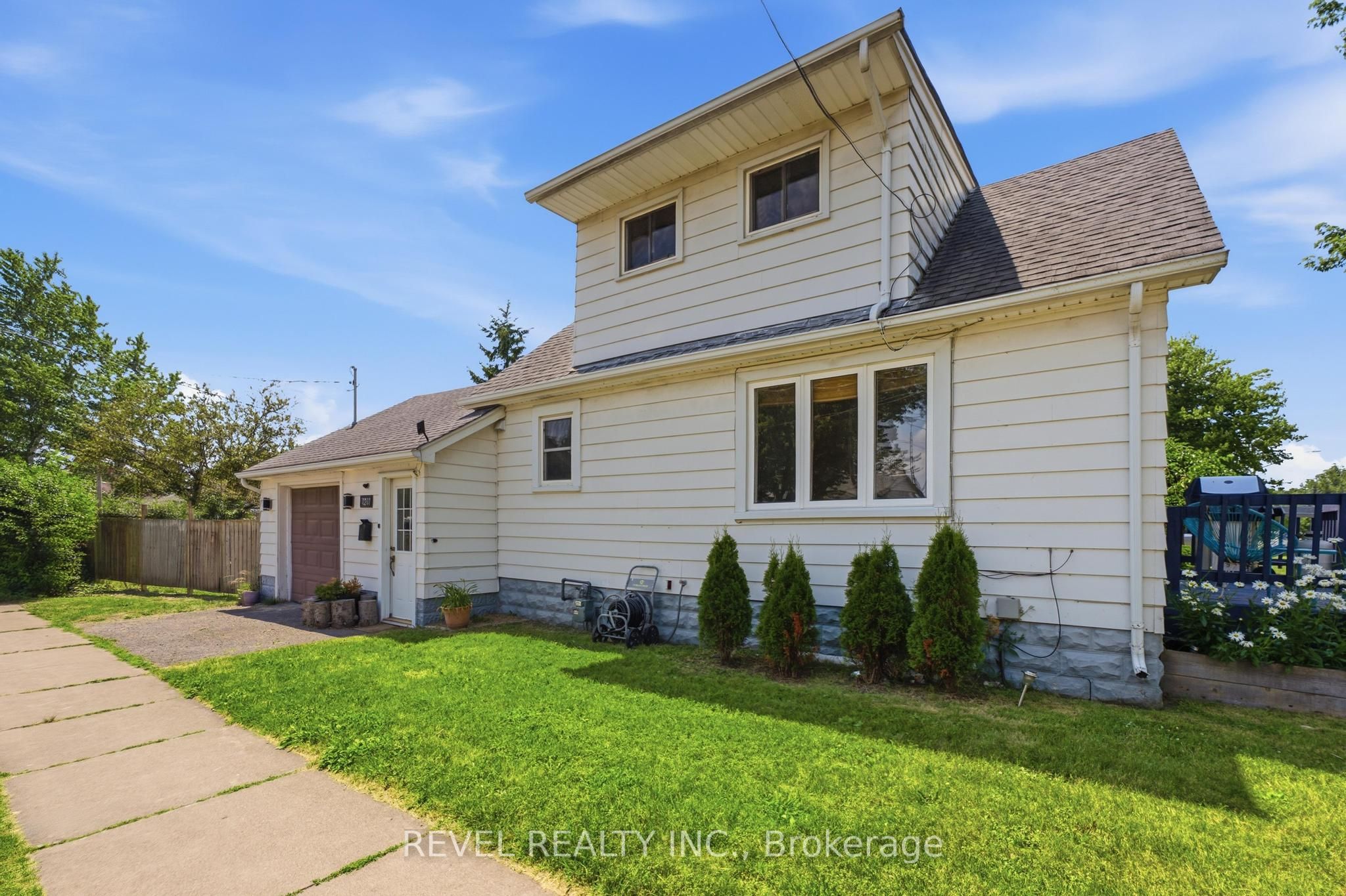 1217 ORCHARD Avenue, Fort Erie, ON L2A 3C8 photo 3