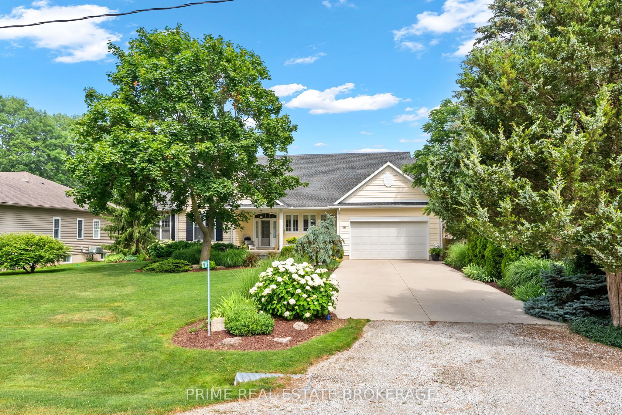 4710 Lakeside Street, Plympton-Wyoming, ON N0N 1J6