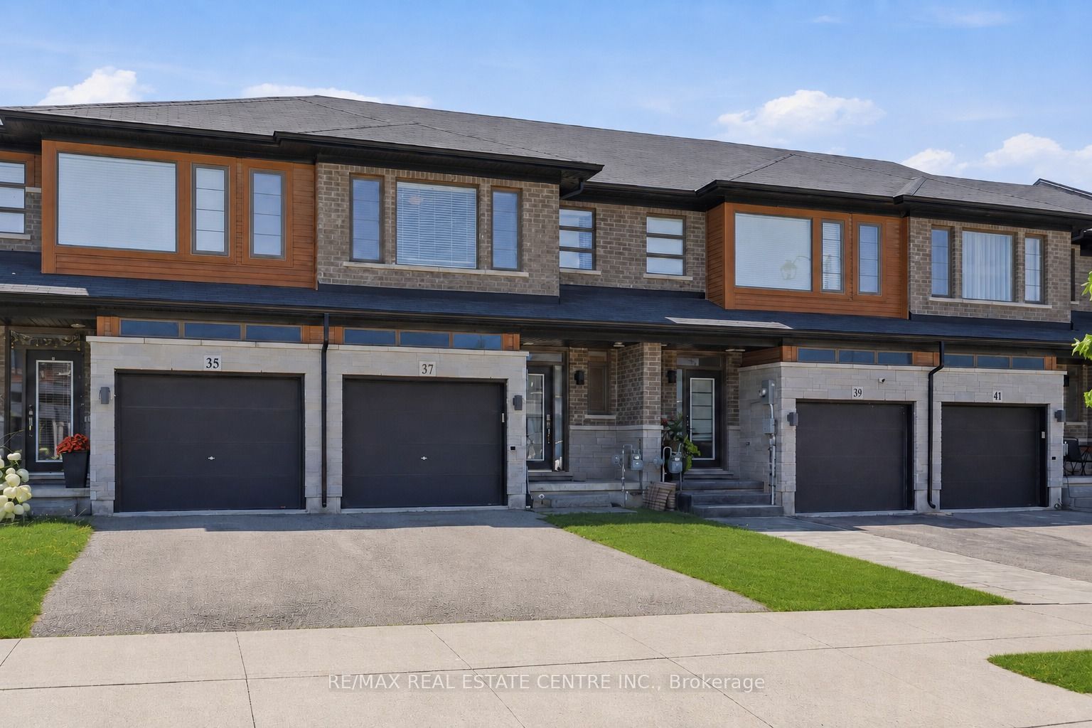 37 Greenwich Avenue, Hamilton, ON L8J 0L5 photo 2