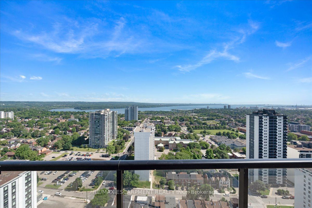 15 Queen Street S 2309, Hamilton, ON L8P 3R6 photo 3
