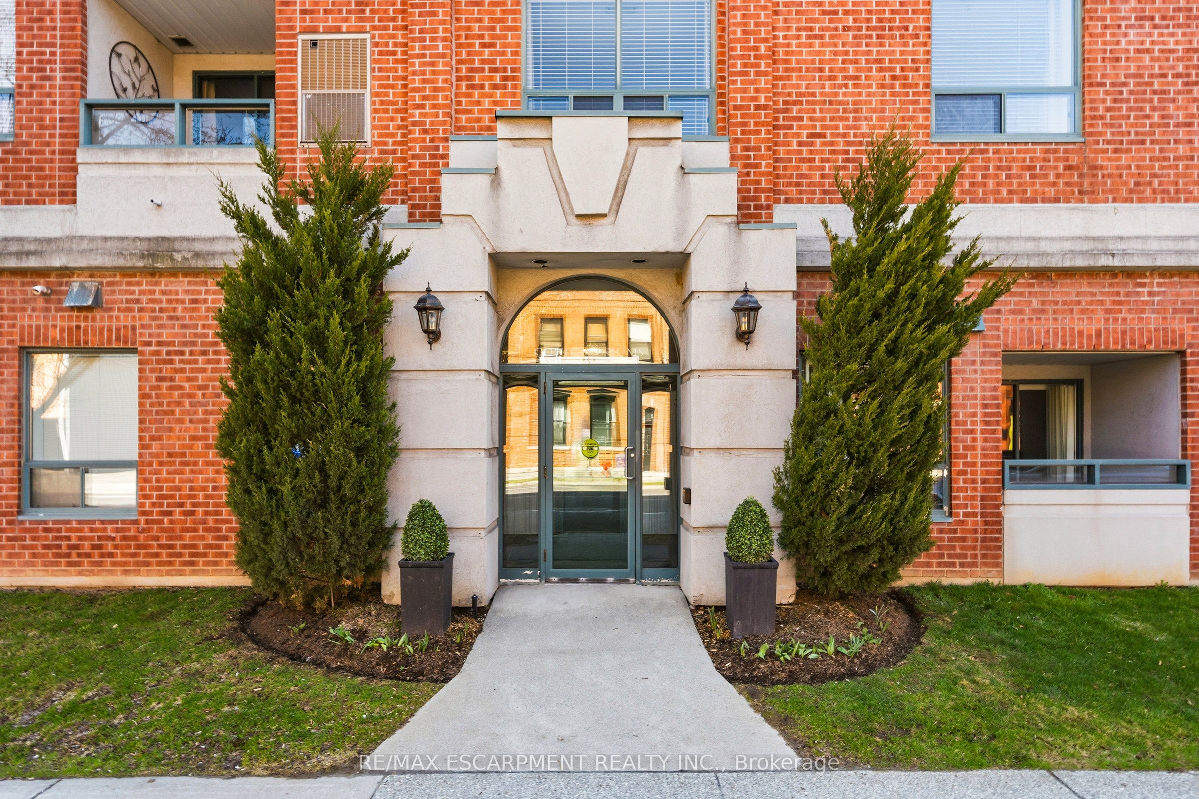 8 Main Street 203, Hamilton, ON L9H 1B8
