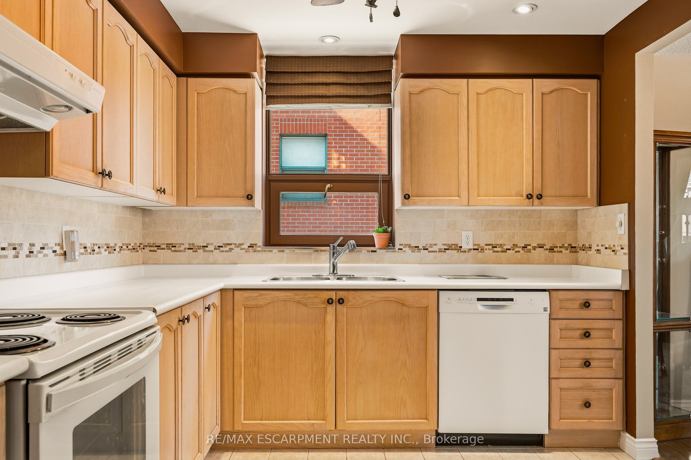 8 Main Street 203, Hamilton, ON L9H 1B8 photo 5