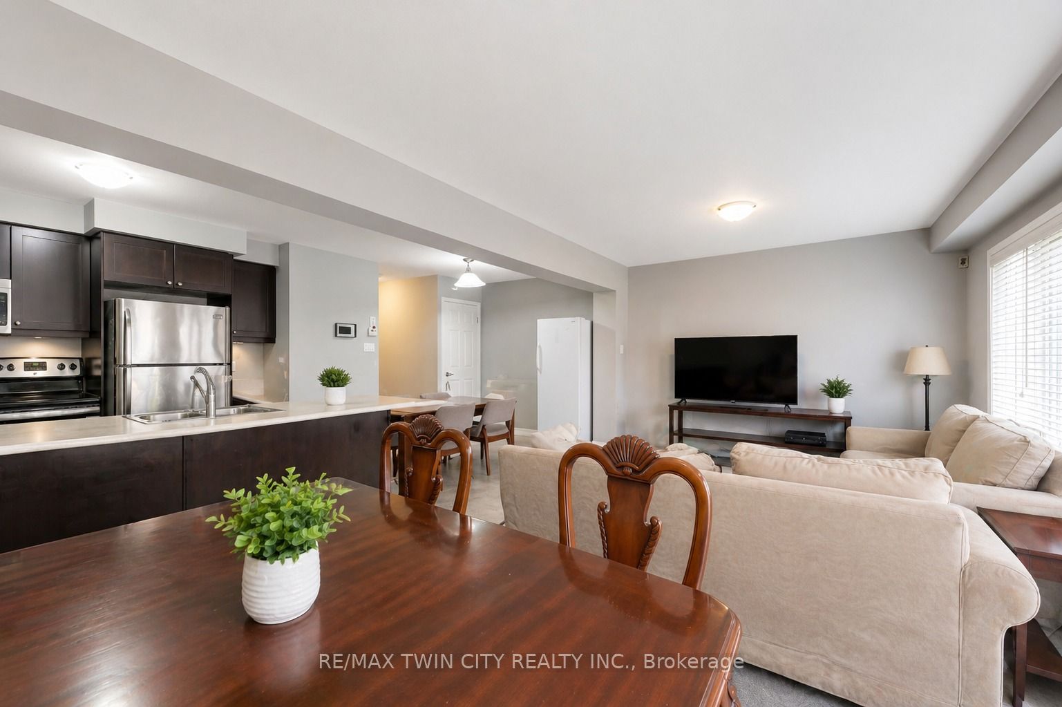 71 Glenvista Drive, Kitchener, ON N2R 0E3 photo 5